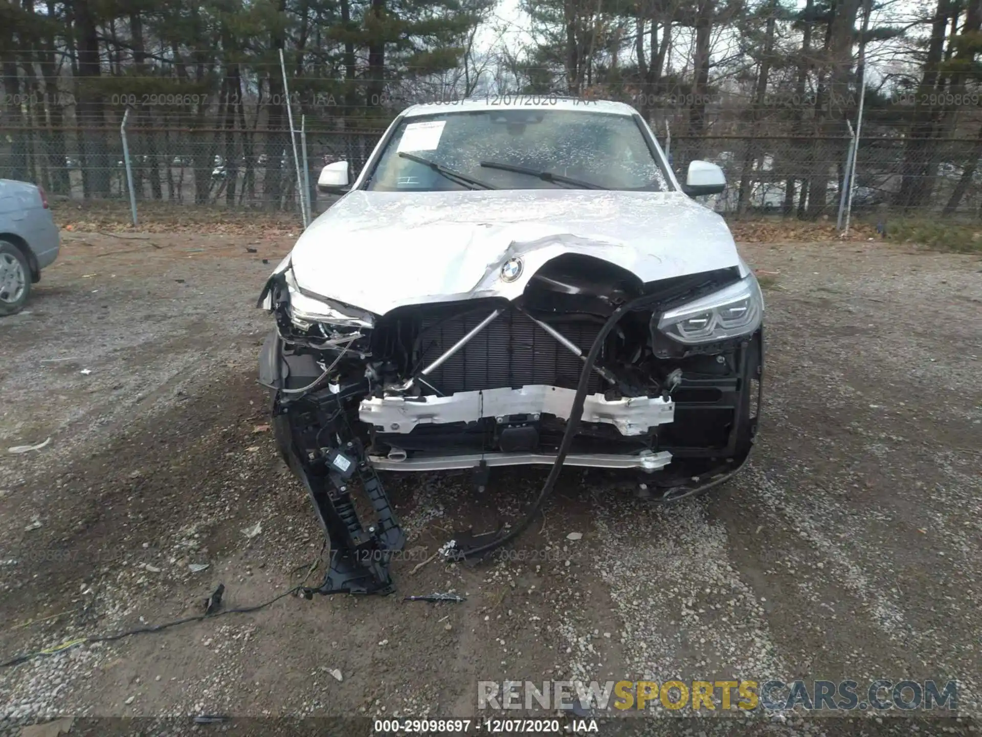6 Photograph of a damaged car 5UX2V1C07L9B20584 BMW X4 2020