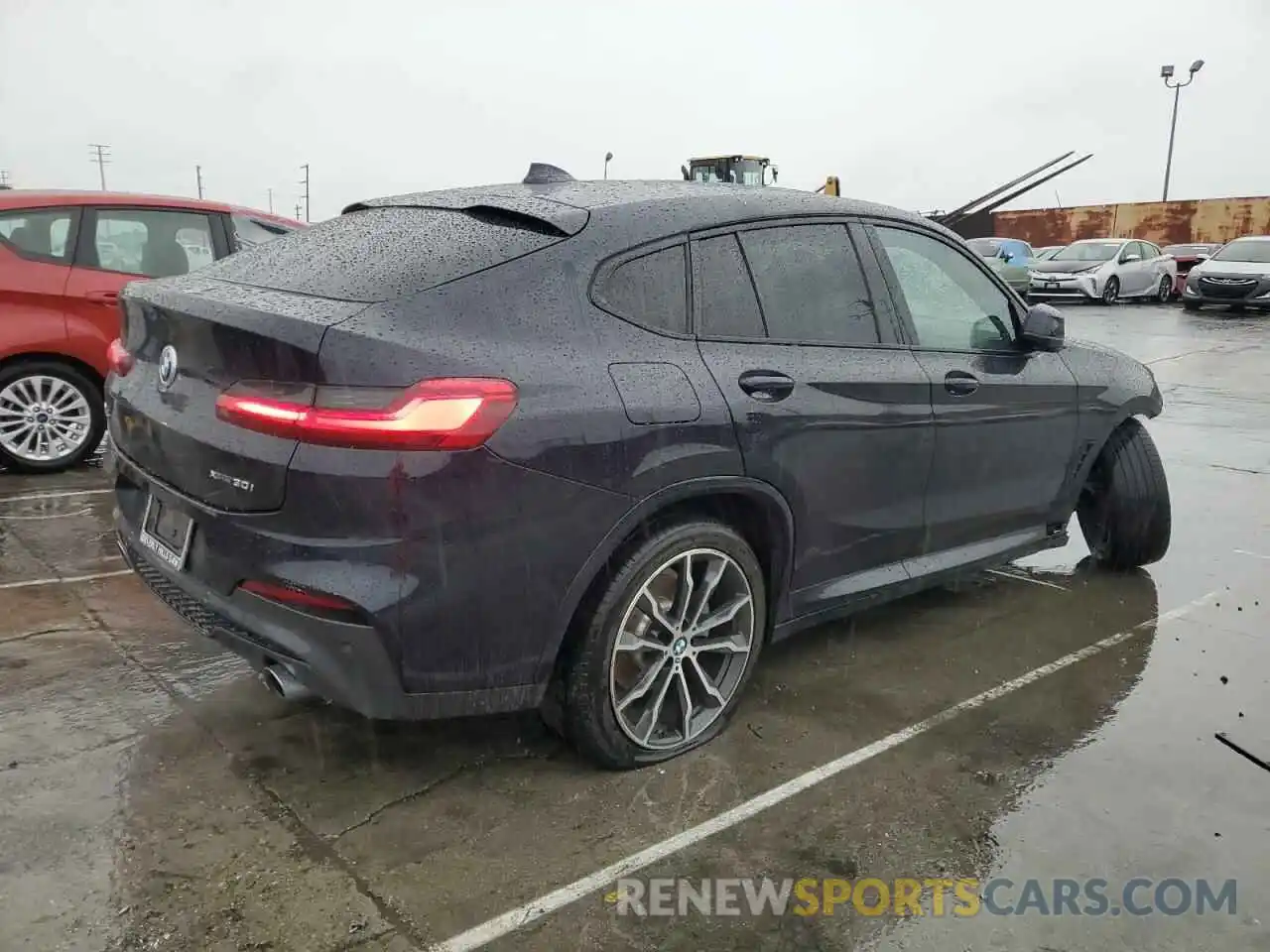 3 Photograph of a damaged car 5UX2V1C07L9B26675 BMW X4 2020