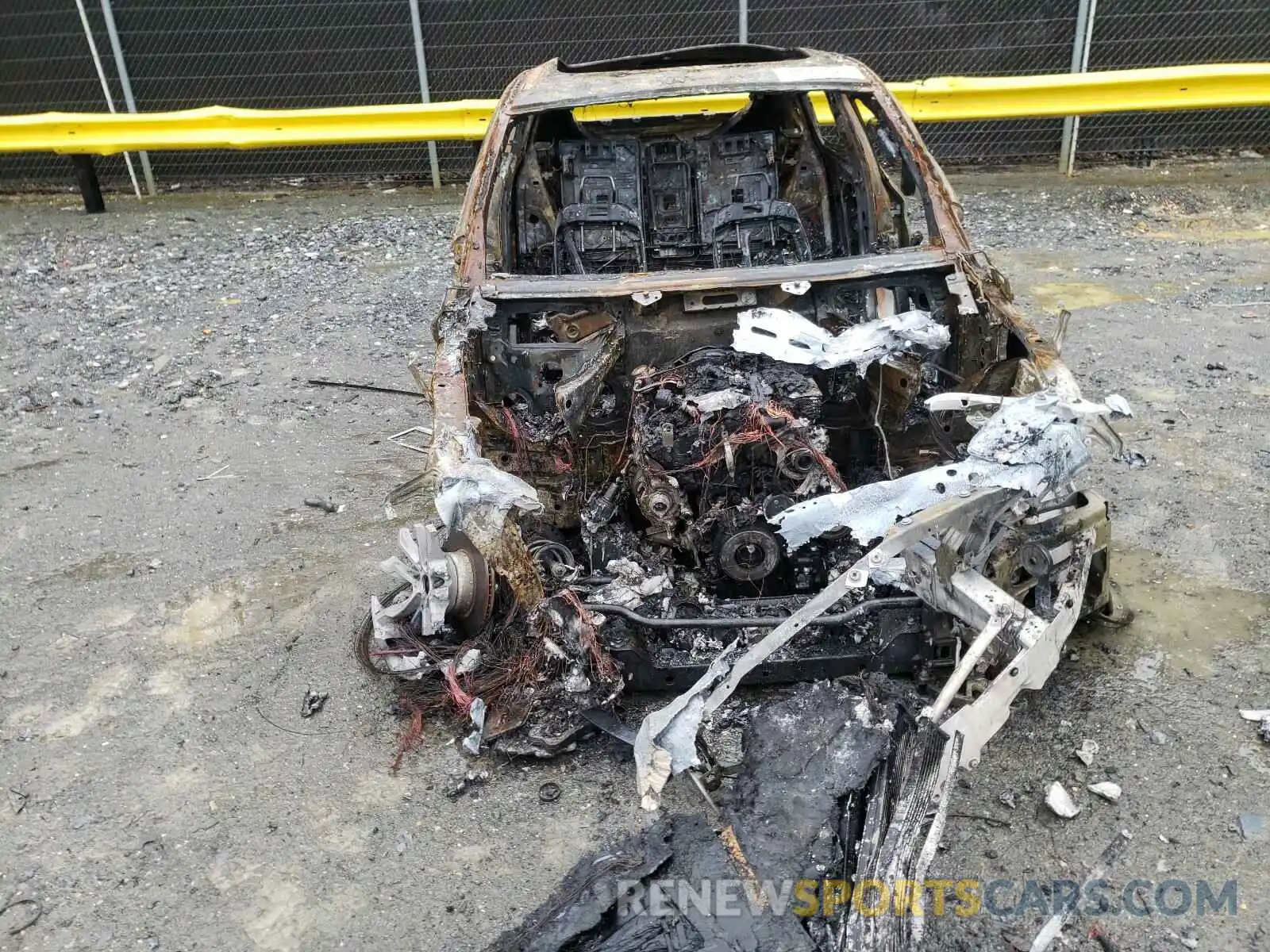 10 Photograph of a damaged car 5UX2V1C07L9B37448 BMW X4 2020