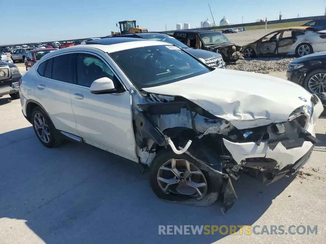 4 Photograph of a damaged car 5UX2V1C07L9B65010 BMW X4 2020