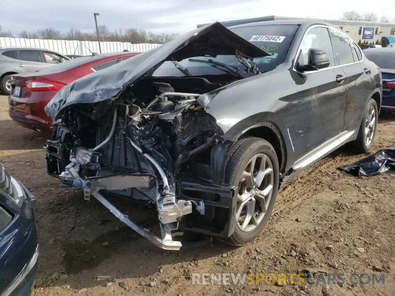 2 Photograph of a damaged car 5UX2V1C09L9B33921 BMW X4 2020