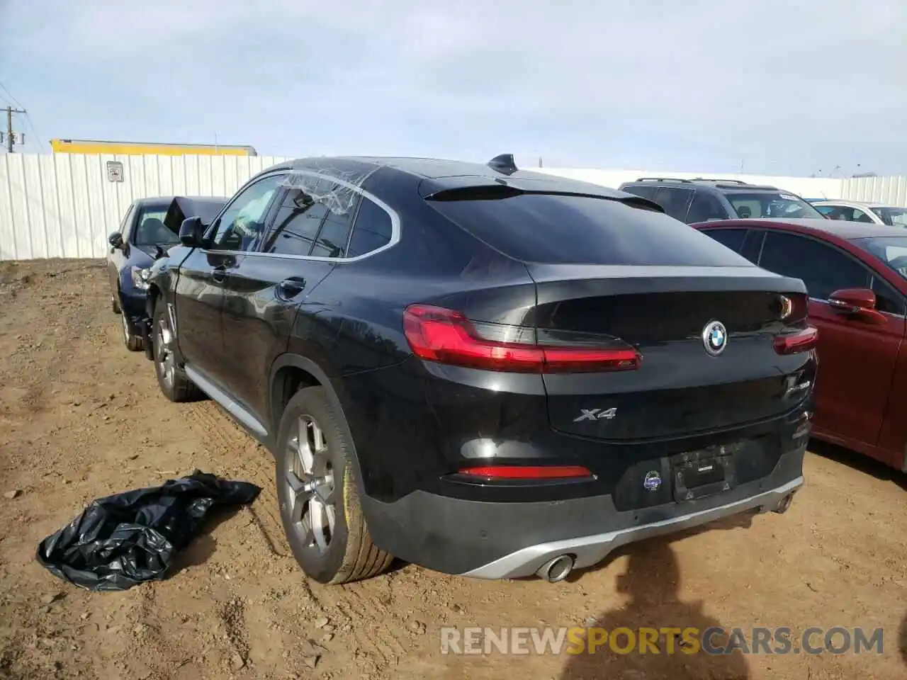 3 Photograph of a damaged car 5UX2V1C09L9B33921 BMW X4 2020