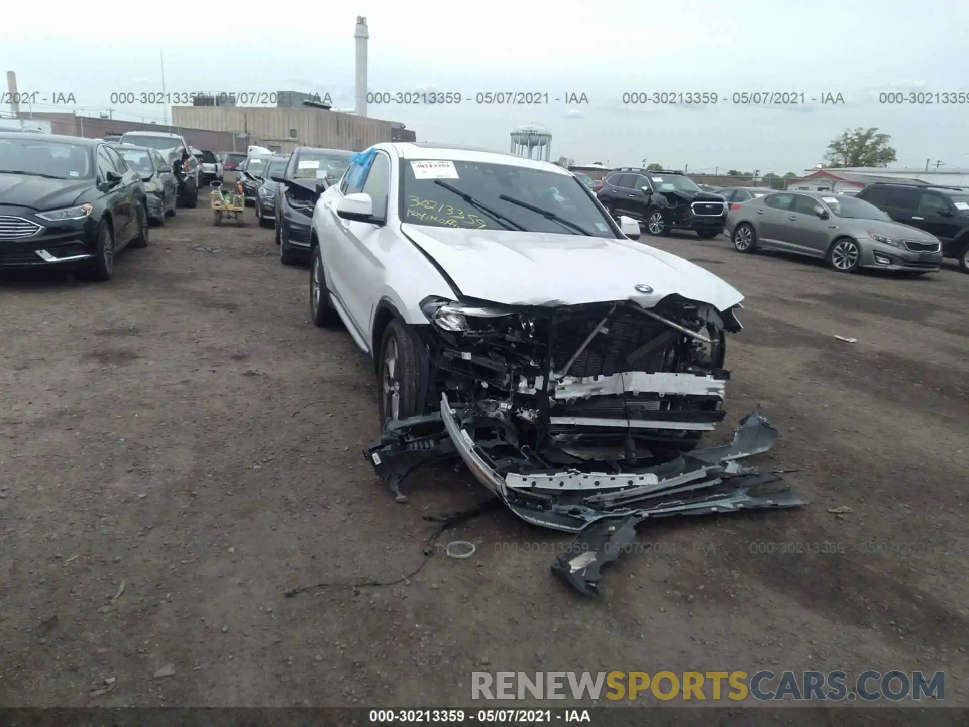 1 Photograph of a damaged car 5UX2V1C09L9B82326 BMW X4 2020