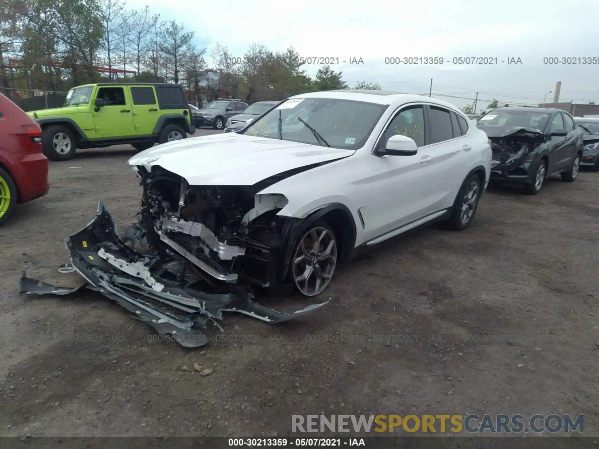 2 Photograph of a damaged car 5UX2V1C09L9B82326 BMW X4 2020