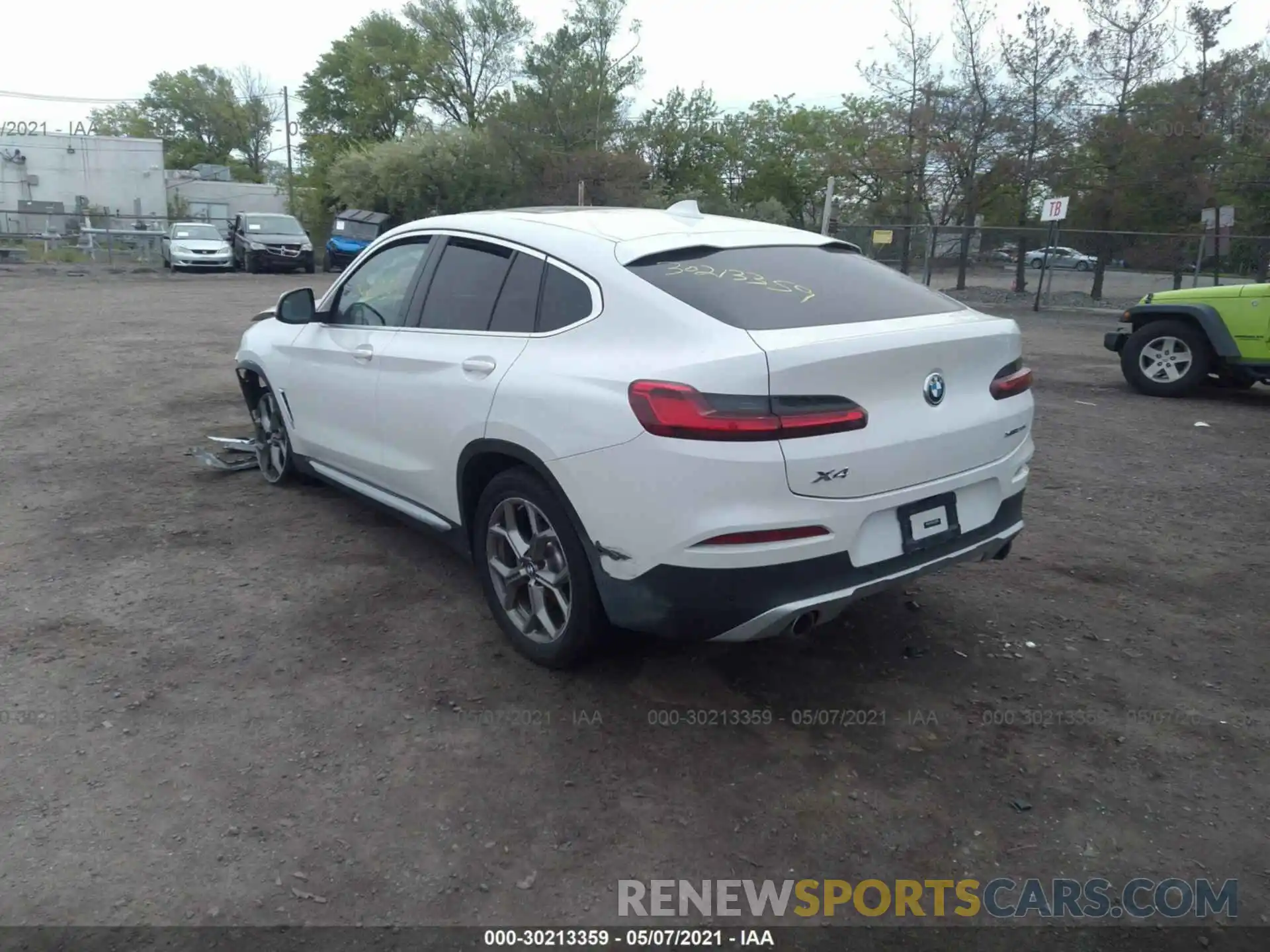 3 Photograph of a damaged car 5UX2V1C09L9B82326 BMW X4 2020