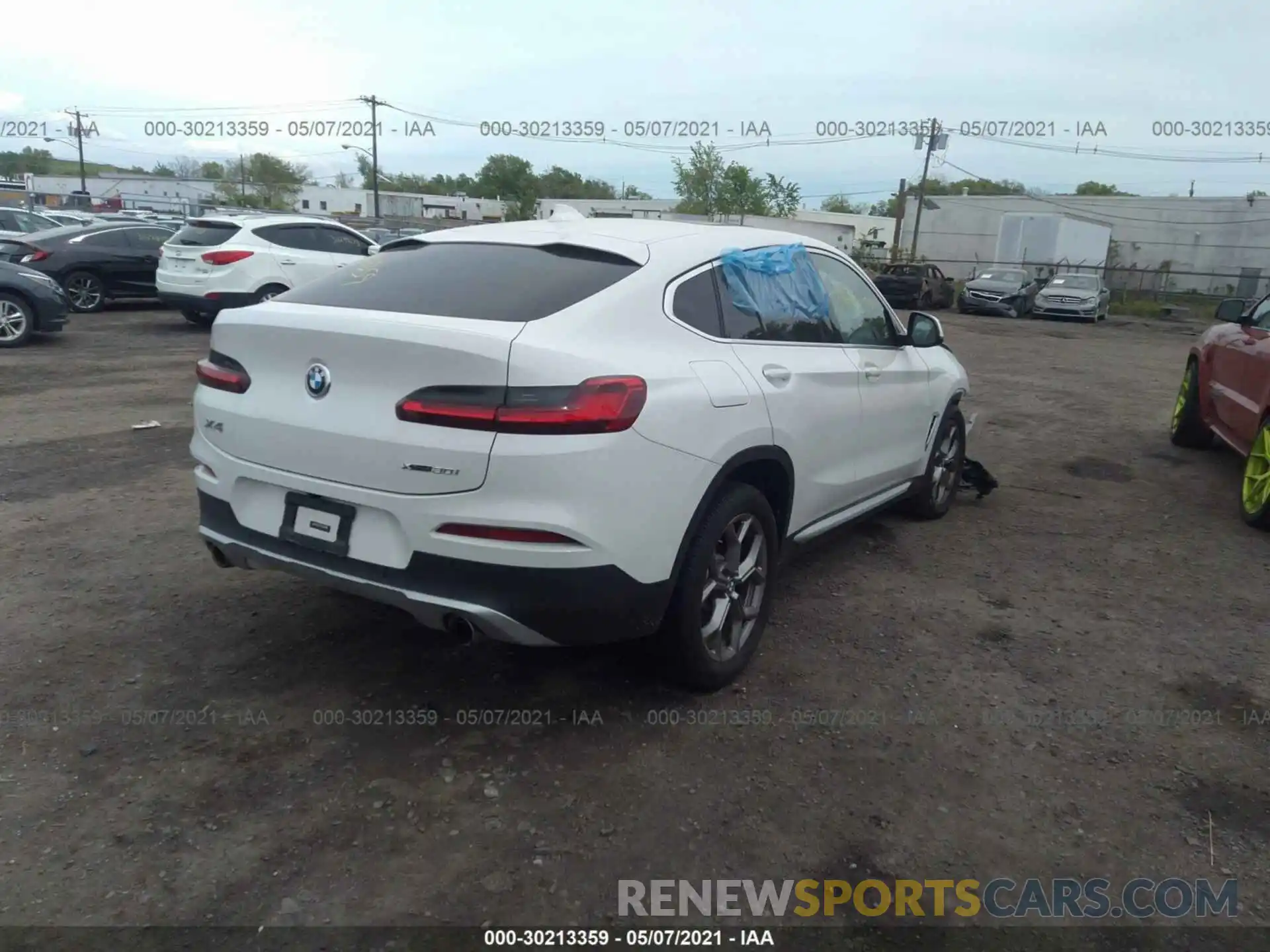 4 Photograph of a damaged car 5UX2V1C09L9B82326 BMW X4 2020