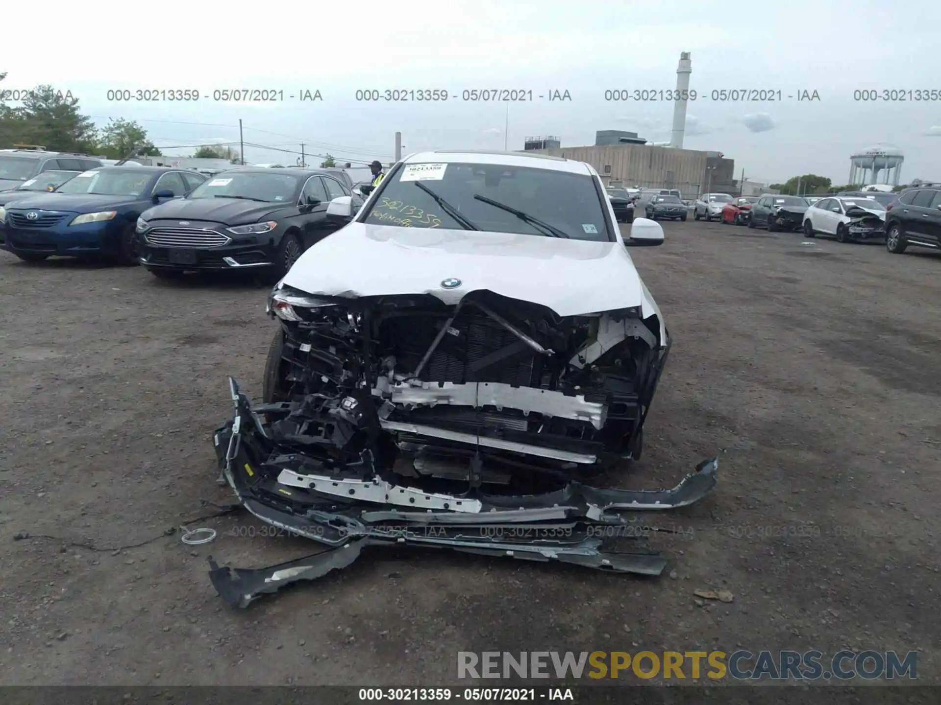 6 Photograph of a damaged car 5UX2V1C09L9B82326 BMW X4 2020