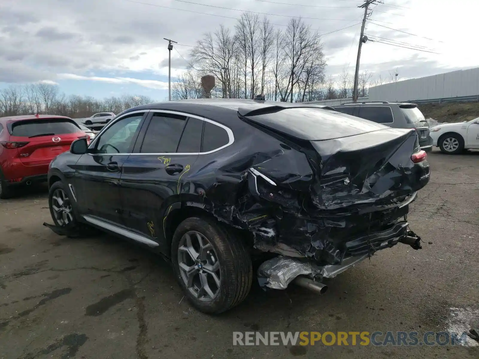 3 Photograph of a damaged car 5UX2V1C0XL9B47388 BMW X4 2020