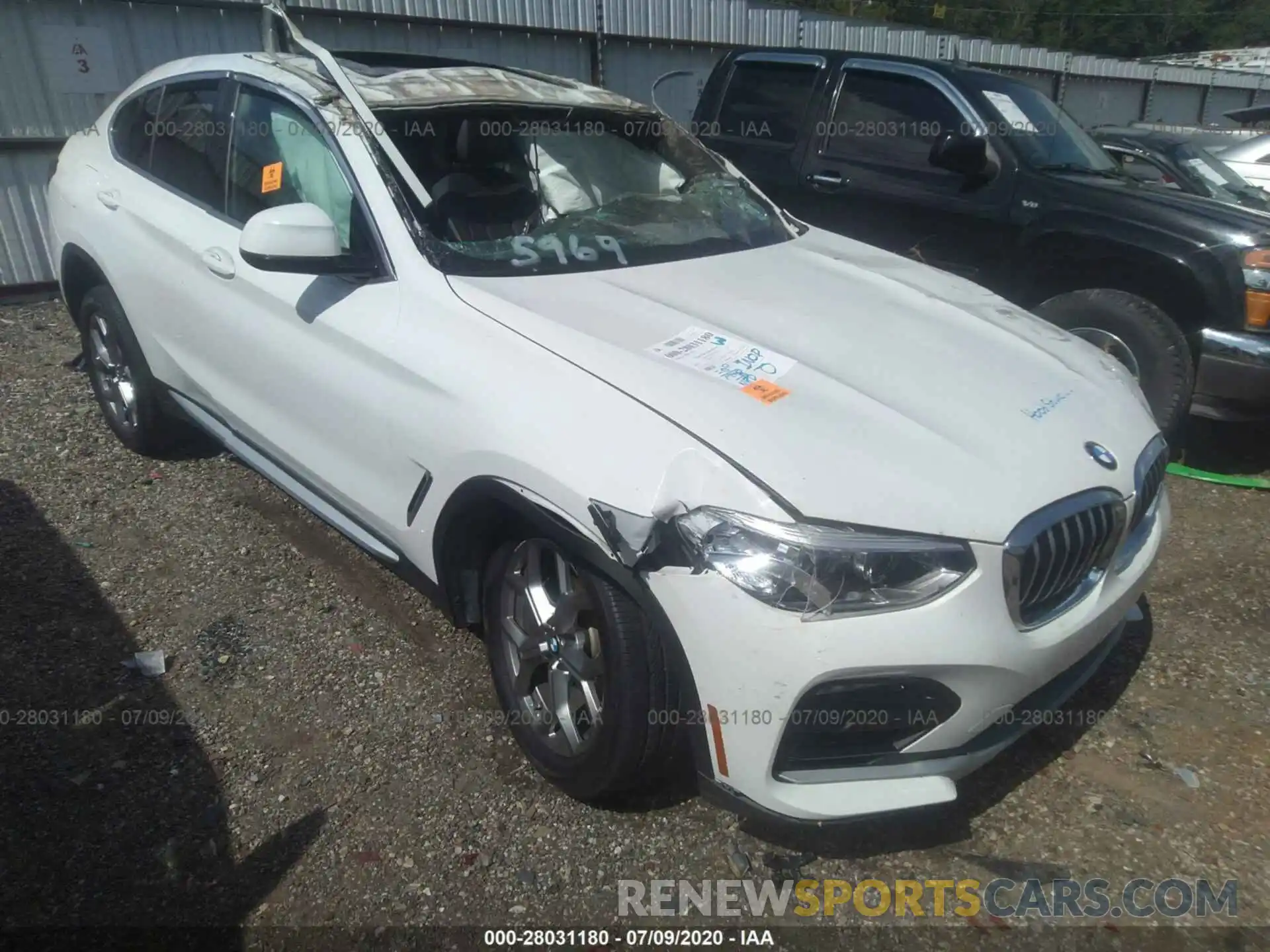 1 Photograph of a damaged car 5UX2V1C0XLLE67443 BMW X4 2020