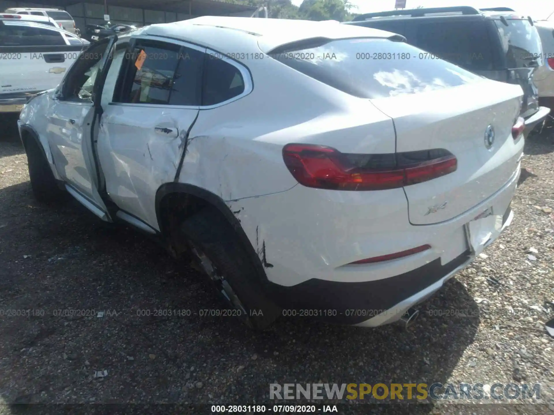 3 Photograph of a damaged car 5UX2V1C0XLLE67443 BMW X4 2020