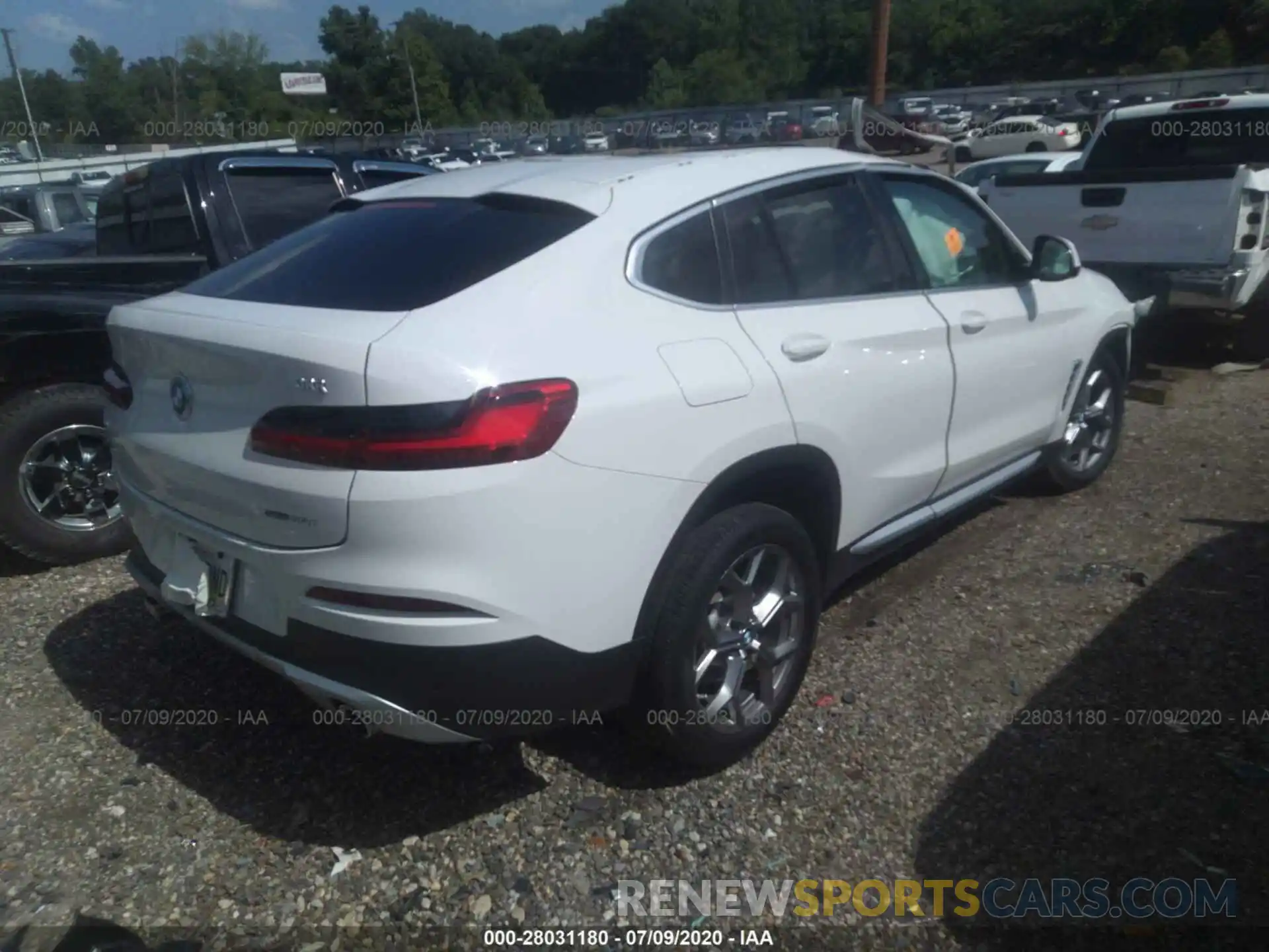 4 Photograph of a damaged car 5UX2V1C0XLLE67443 BMW X4 2020