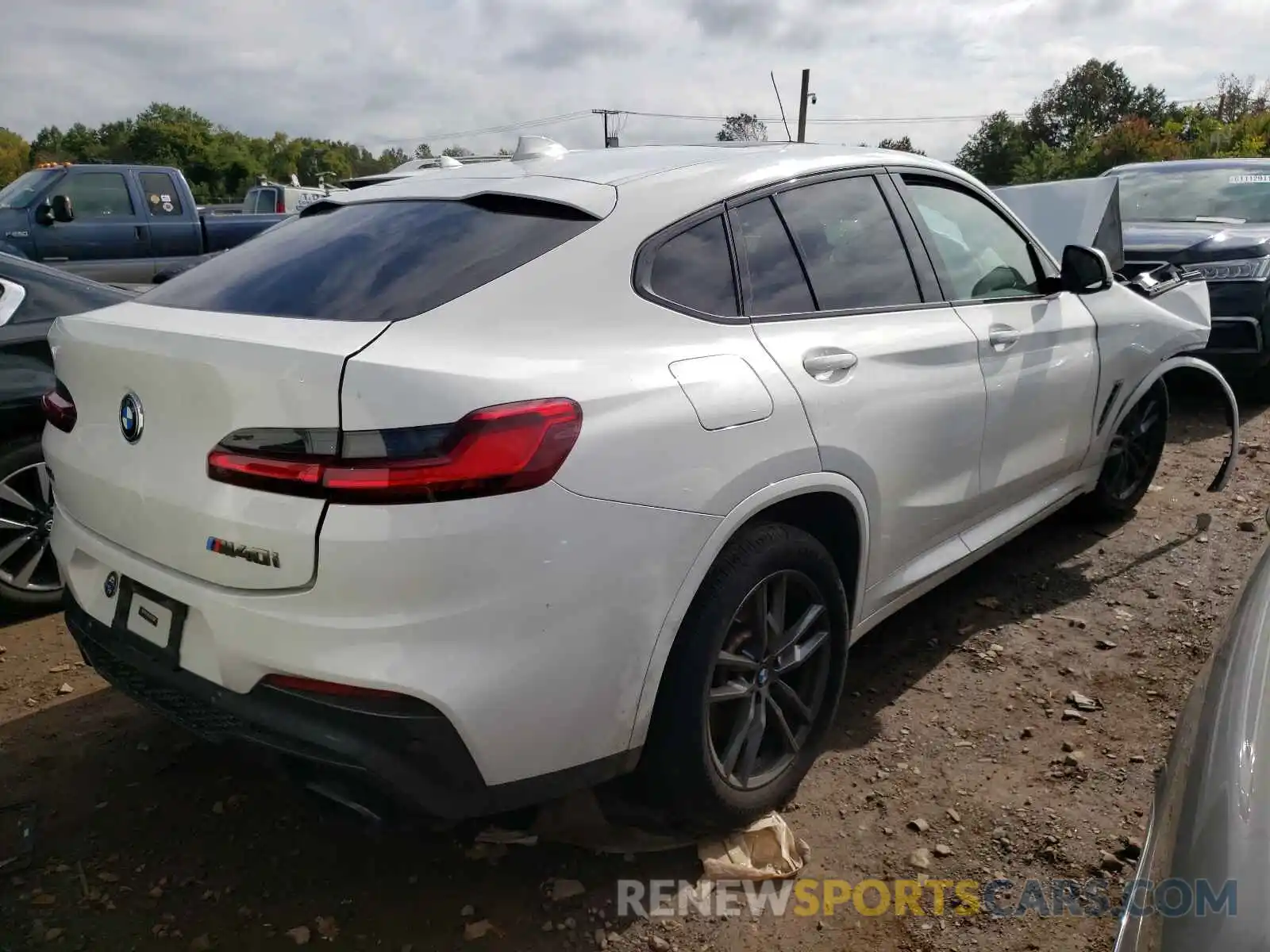 4 Photograph of a damaged car 5UX2V5C01L9B47495 BMW X4 2020