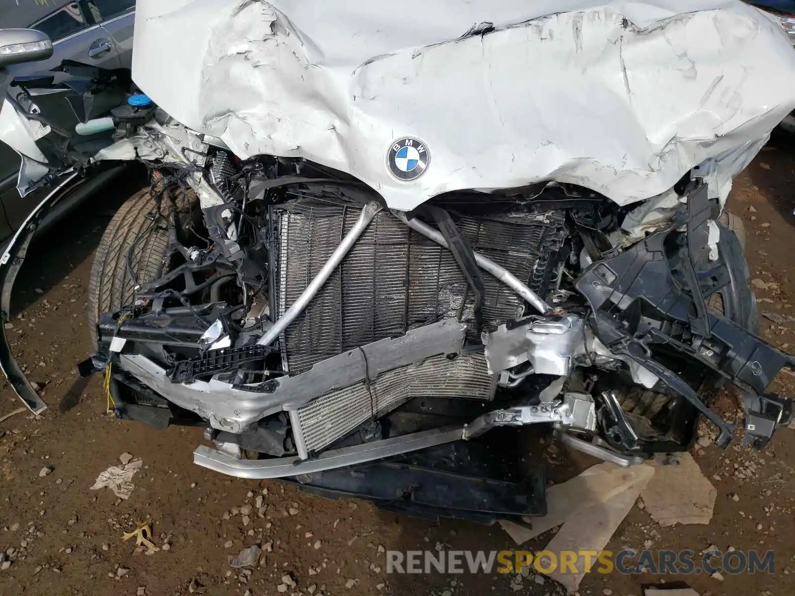 9 Photograph of a damaged car 5UX2V5C01L9B47495 BMW X4 2020