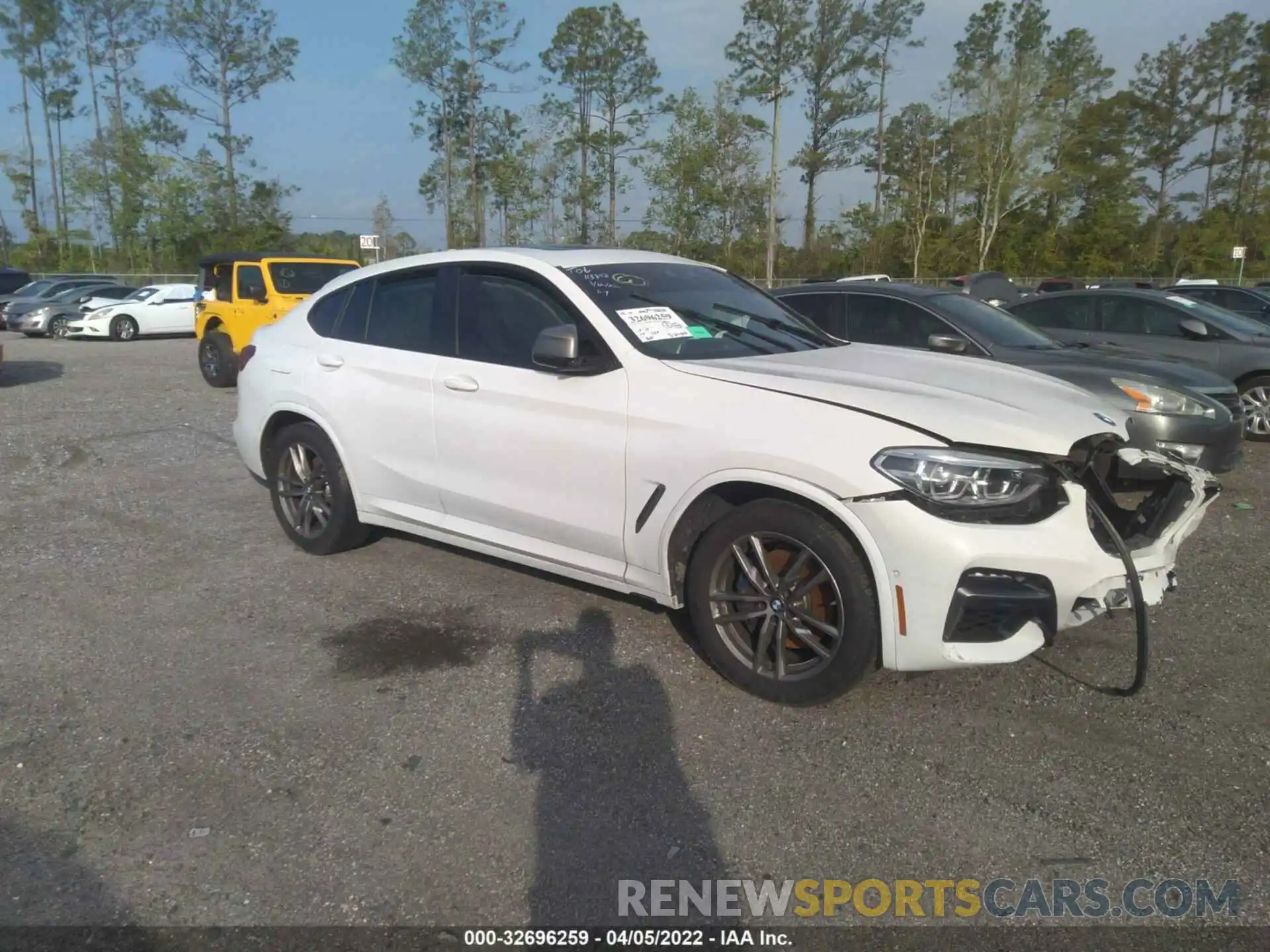 1 Photograph of a damaged car 5UX2V5C01L9D35059 BMW X4 2020