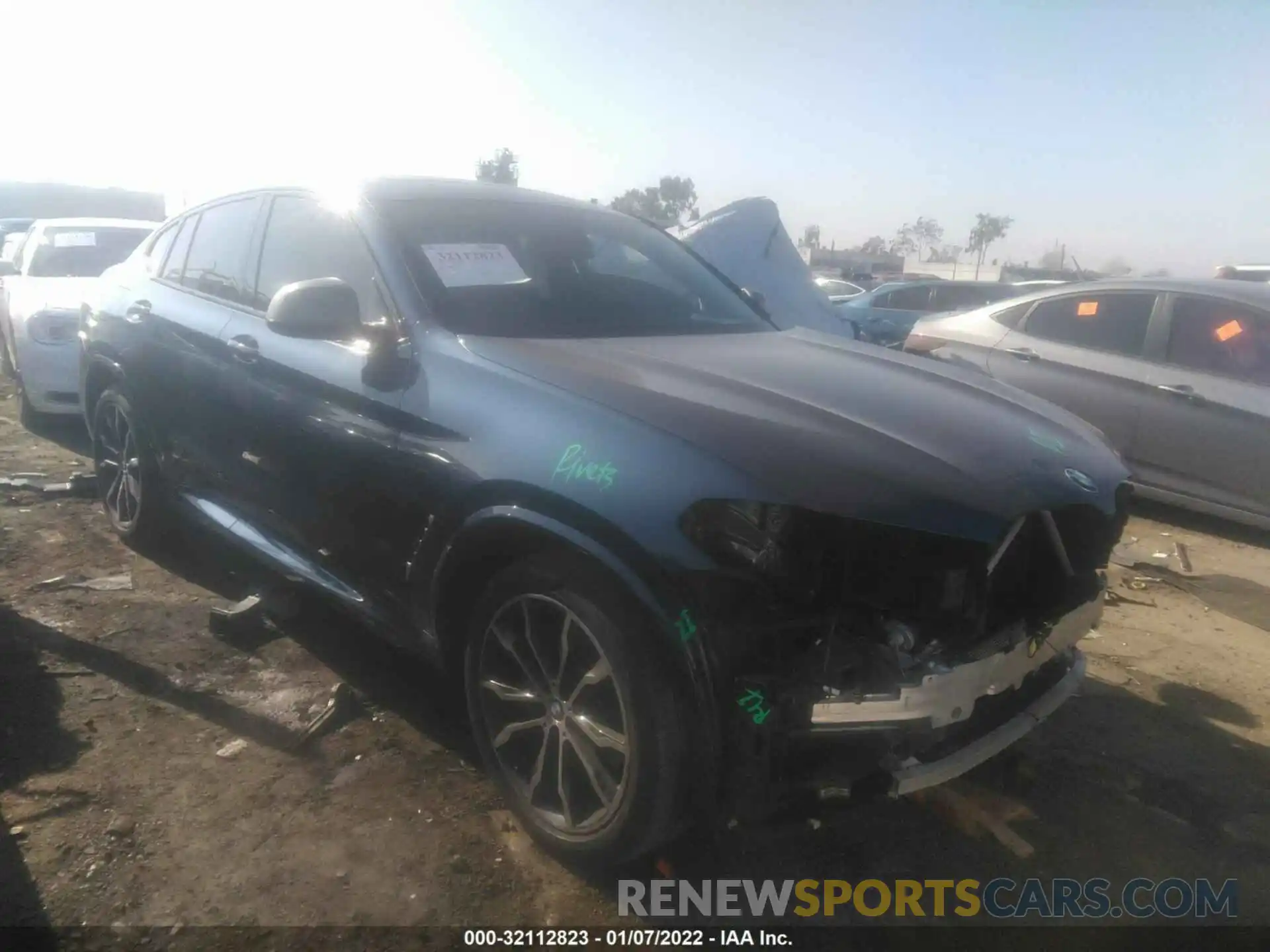 1 Photograph of a damaged car 5UX2V5C02L9B77170 BMW X4 2020