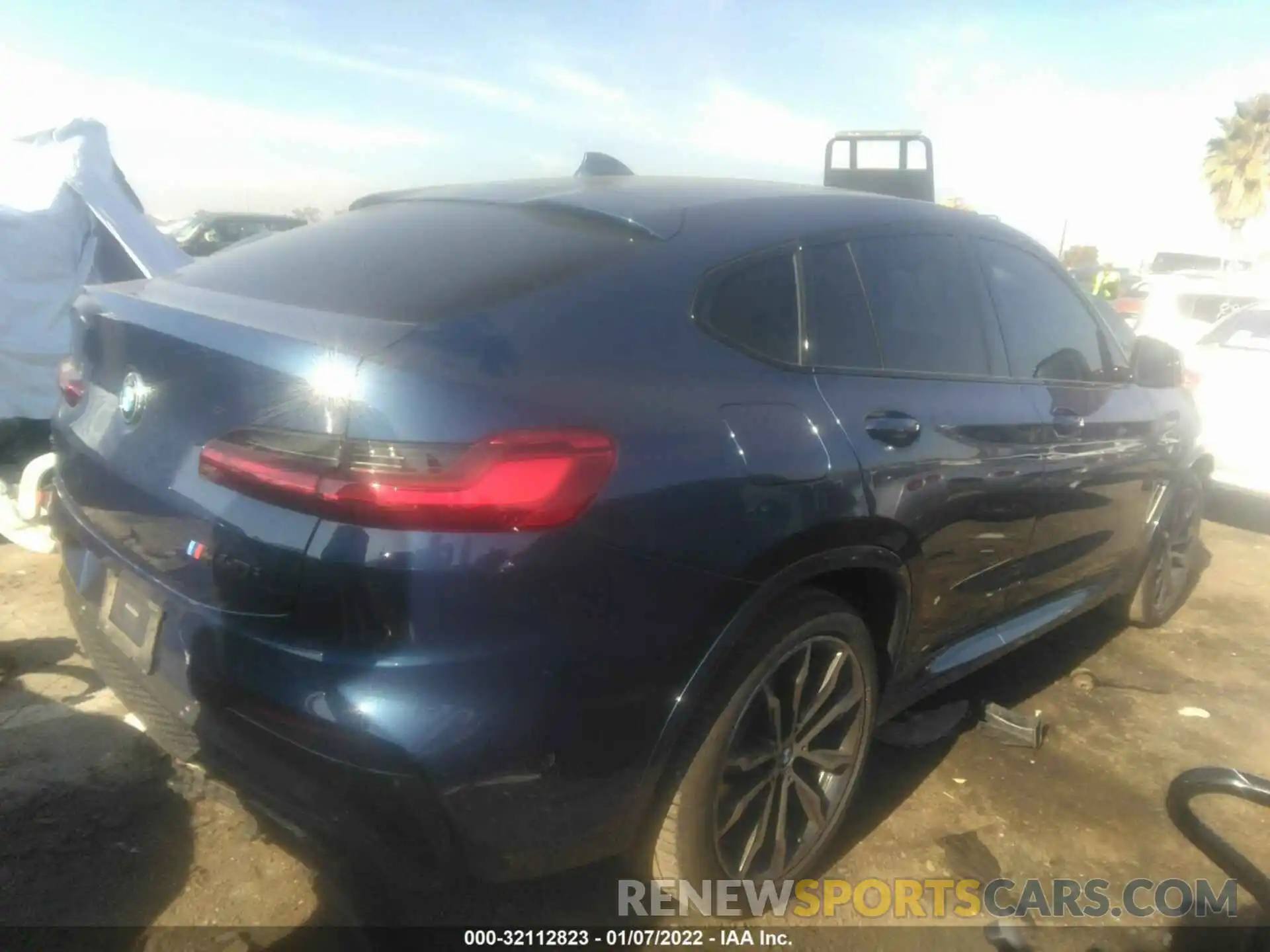 4 Photograph of a damaged car 5UX2V5C02L9B77170 BMW X4 2020