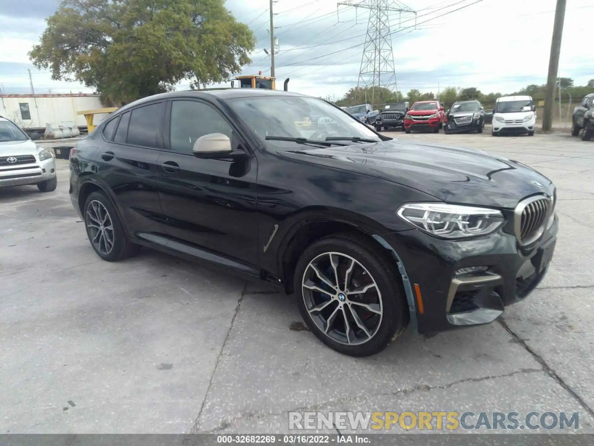 1 Photograph of a damaged car 5UX2V5C03L9B67389 BMW X4 2020