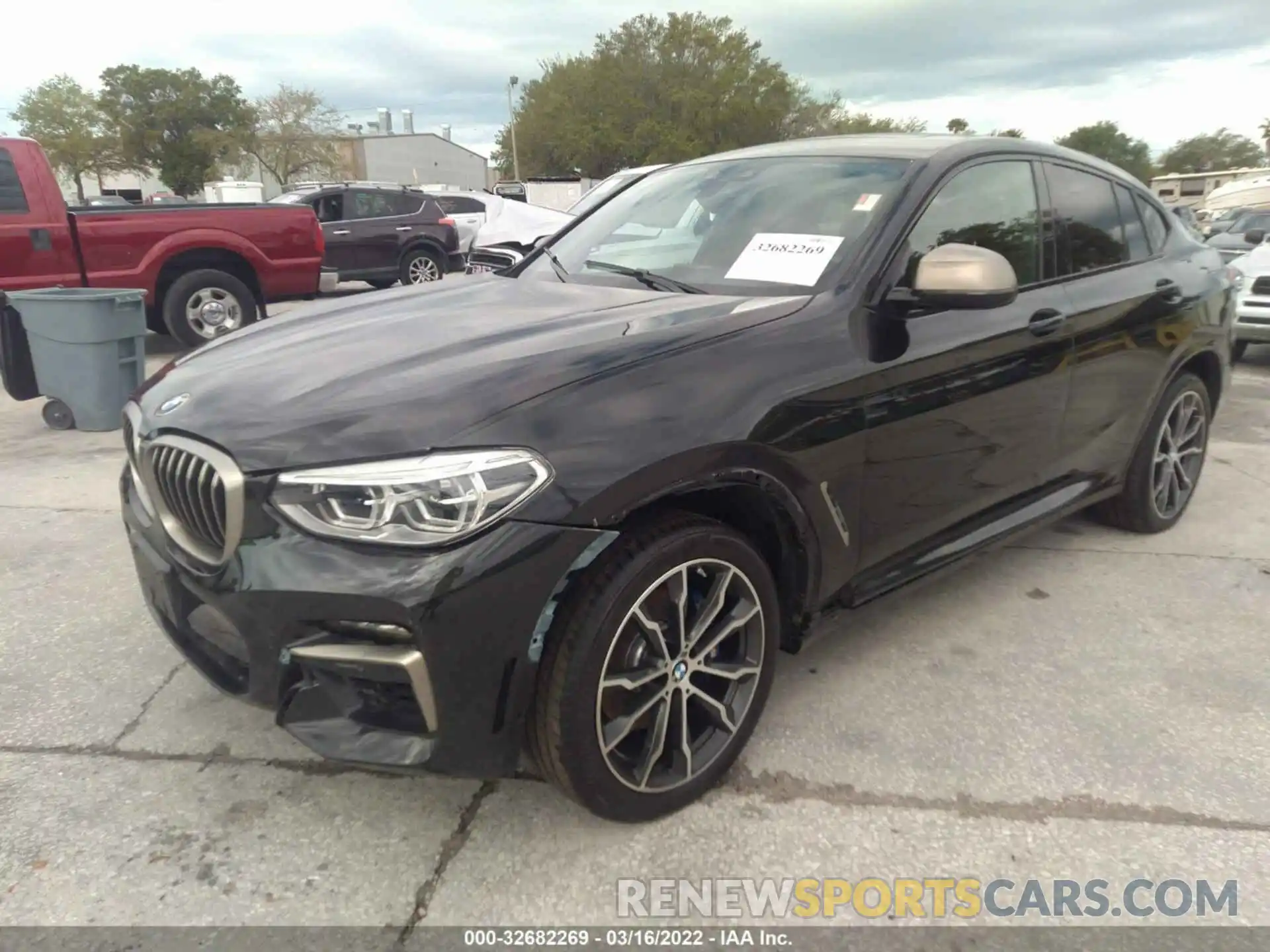 2 Photograph of a damaged car 5UX2V5C03L9B67389 BMW X4 2020