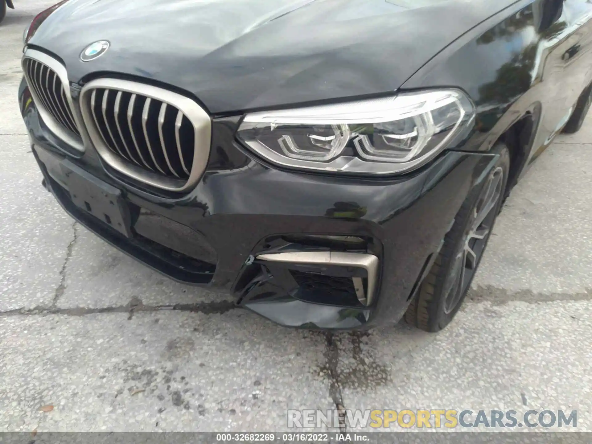 6 Photograph of a damaged car 5UX2V5C03L9B67389 BMW X4 2020