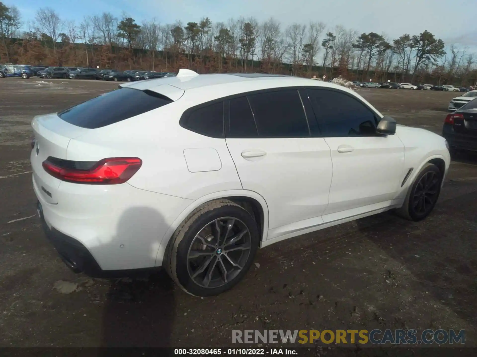 4 Photograph of a damaged car 5UX2V5C06L9B57617 BMW X4 2020