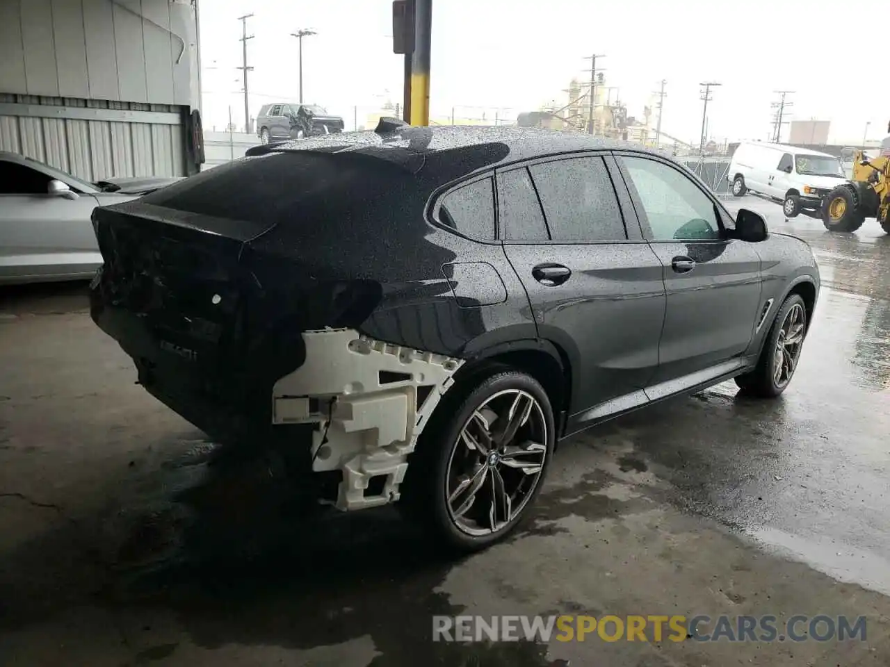 4 Photograph of a damaged car 5UX2V5C06L9B57892 BMW X4 2020