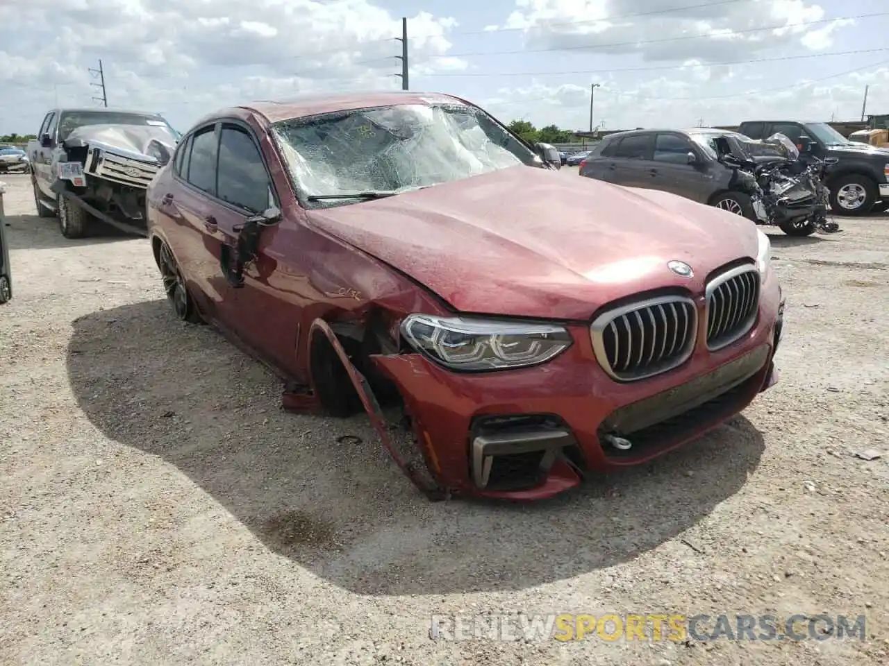 1 Photograph of a damaged car 5UX2V5C07LLE69433 BMW X4 2020