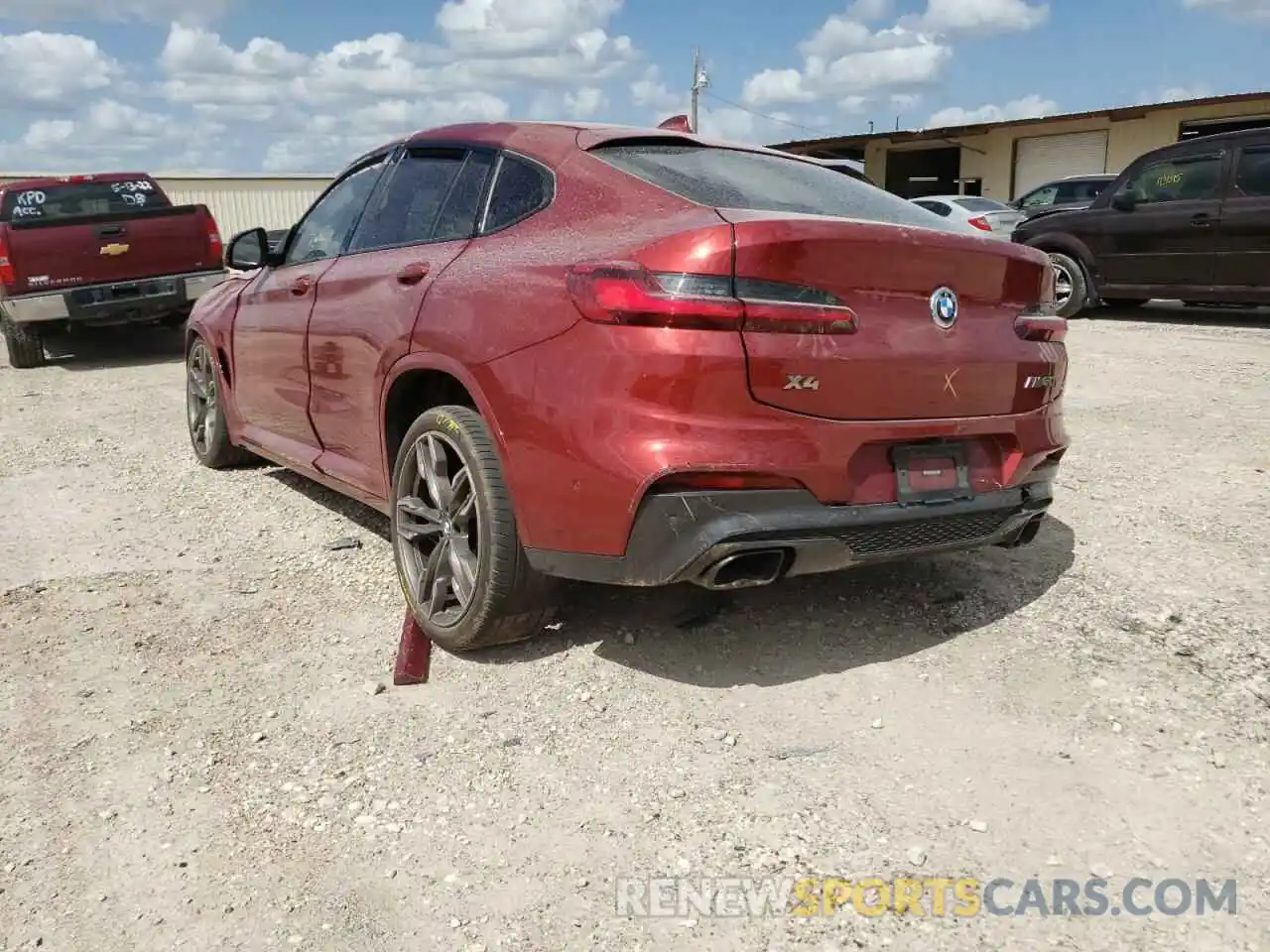 3 Photograph of a damaged car 5UX2V5C07LLE69433 BMW X4 2020