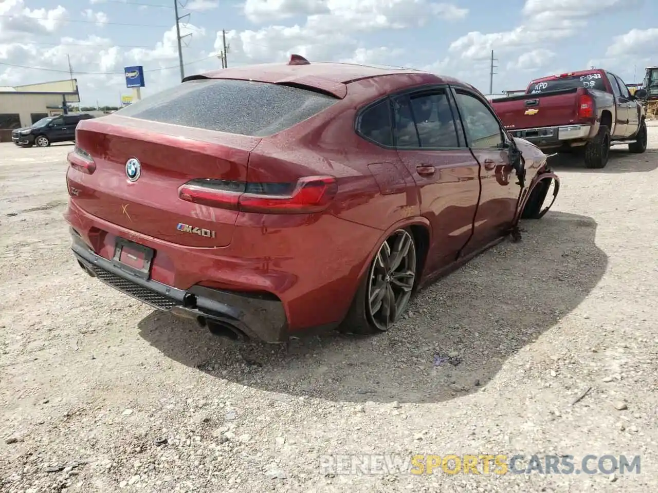 4 Photograph of a damaged car 5UX2V5C07LLE69433 BMW X4 2020