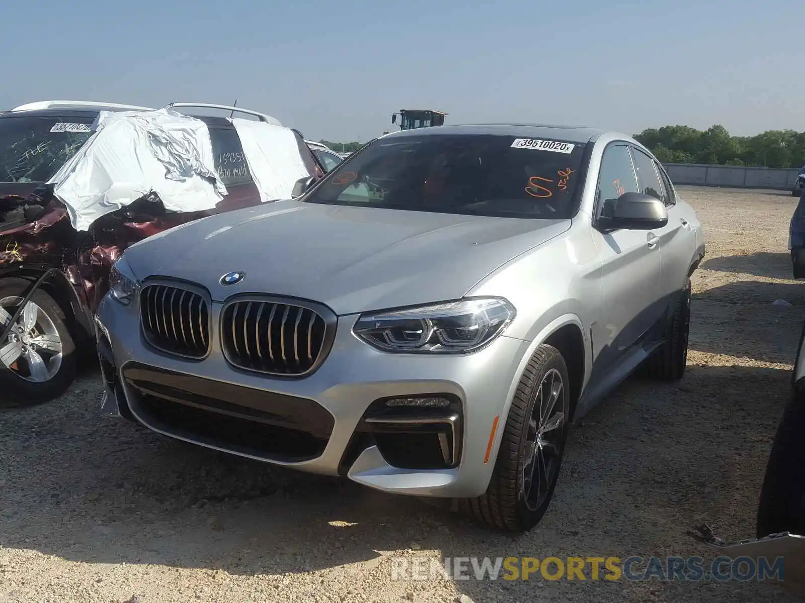 2 Photograph of a damaged car 5UX2V5C07LLE69688 BMW X4 2020