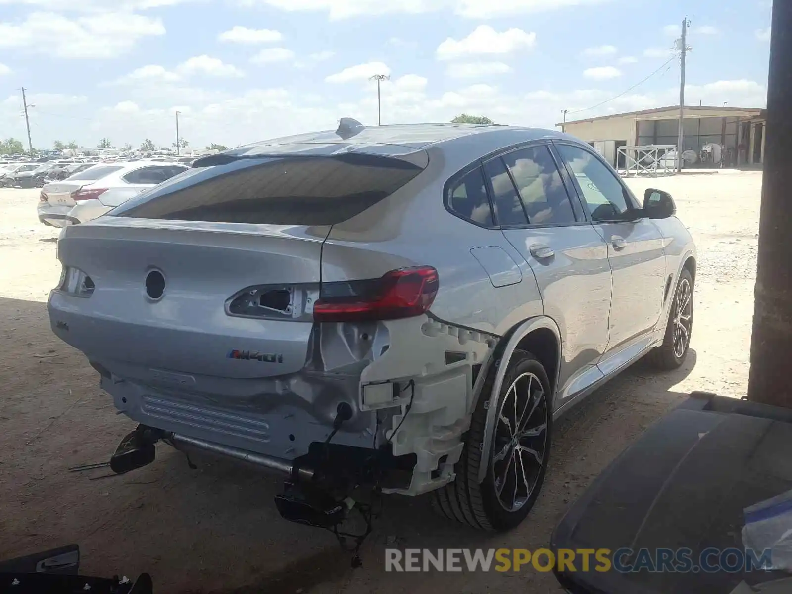 4 Photograph of a damaged car 5UX2V5C07LLE69688 BMW X4 2020