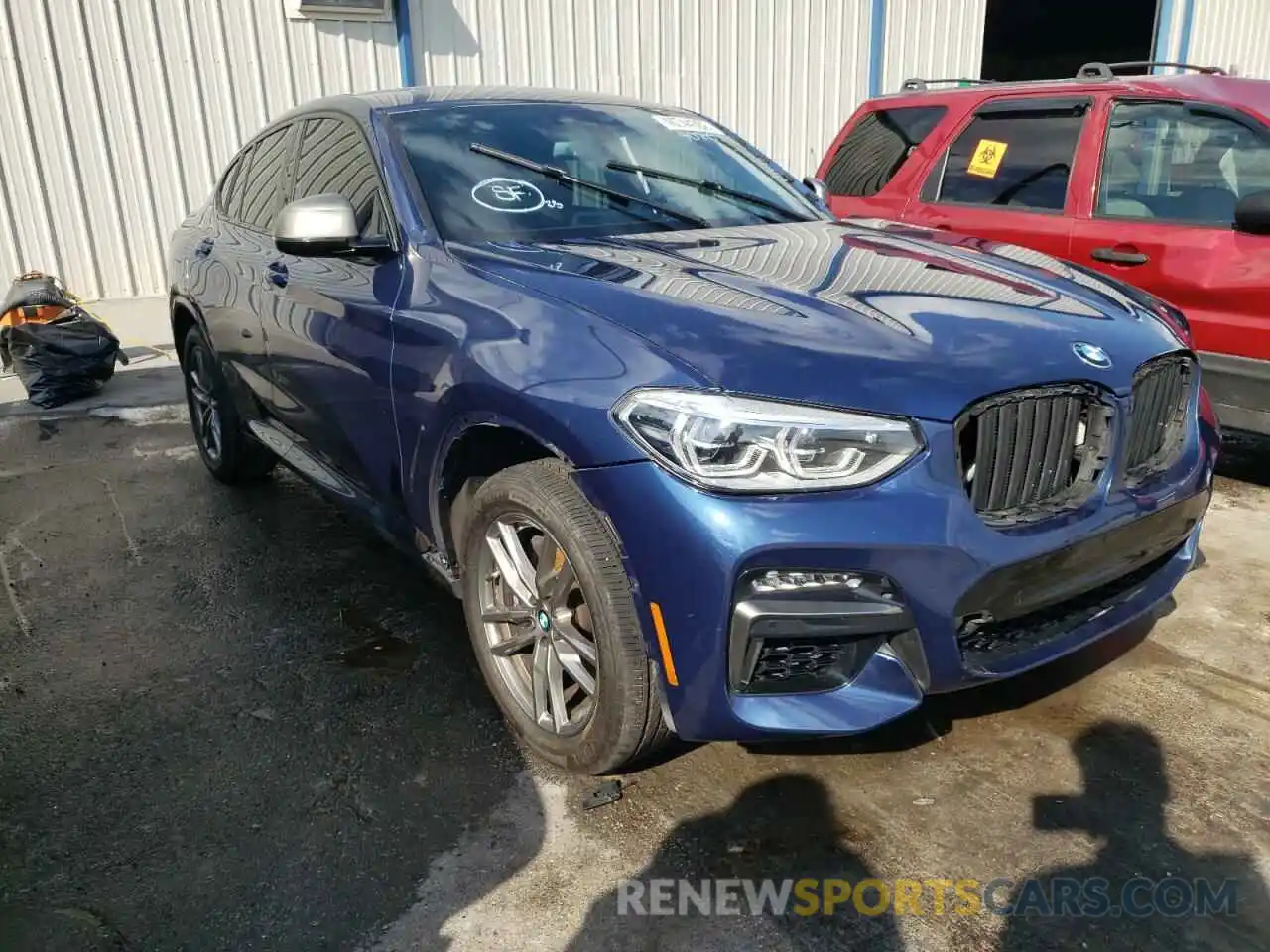 1 Photograph of a damaged car 5UX2V5C08LLE69425 BMW X4 2020