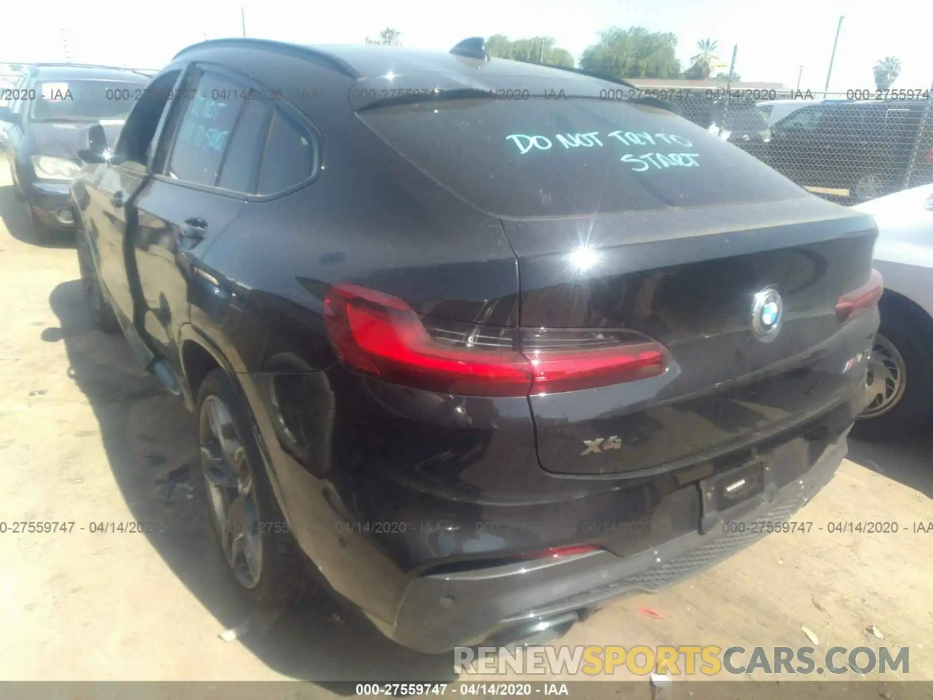 3 Photograph of a damaged car 5UX2V5C0XLLE69670 BMW X4 2020
