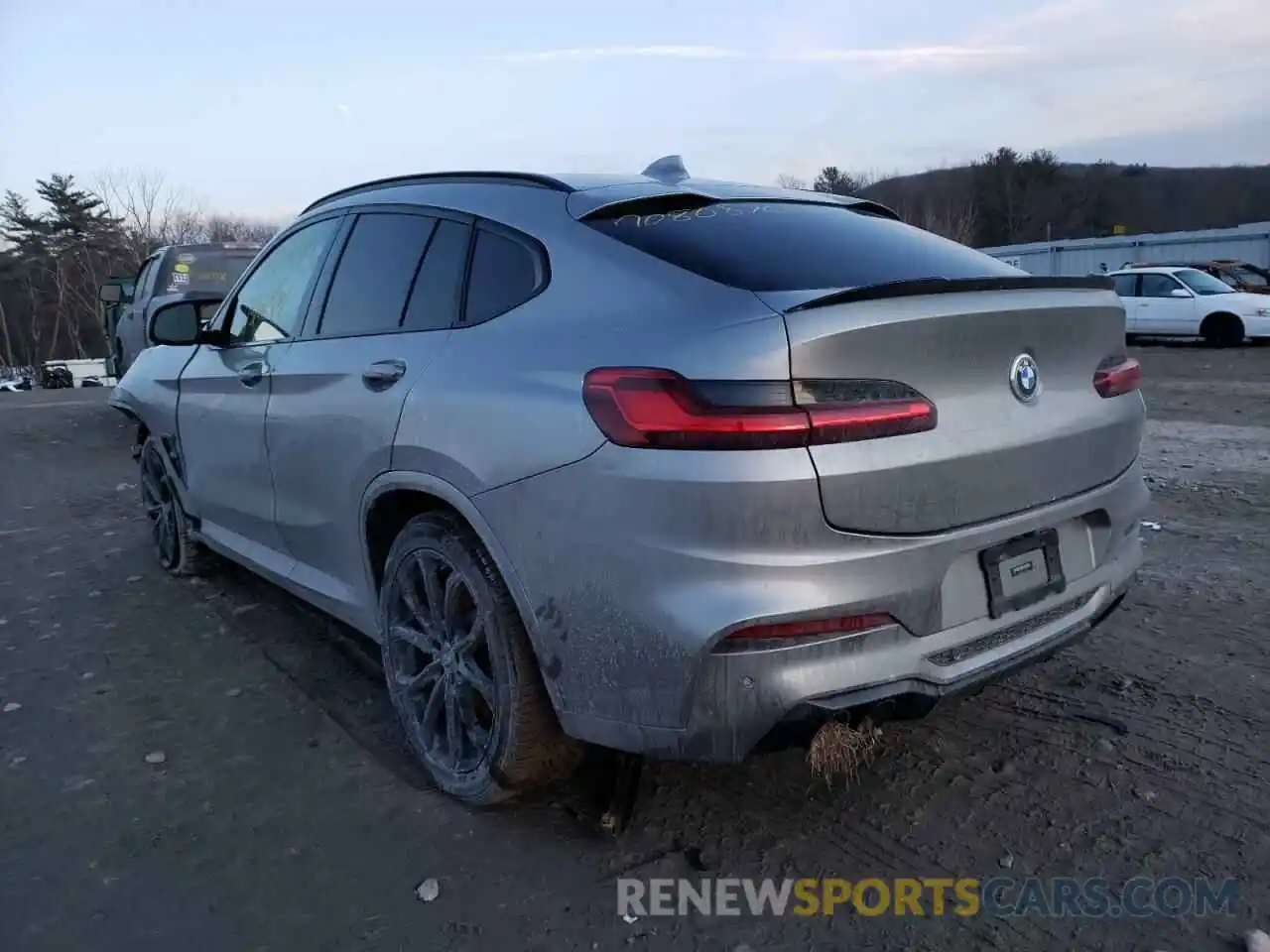 3 Photograph of a damaged car 5YMUJ0C00L9C47944 BMW X4 2020