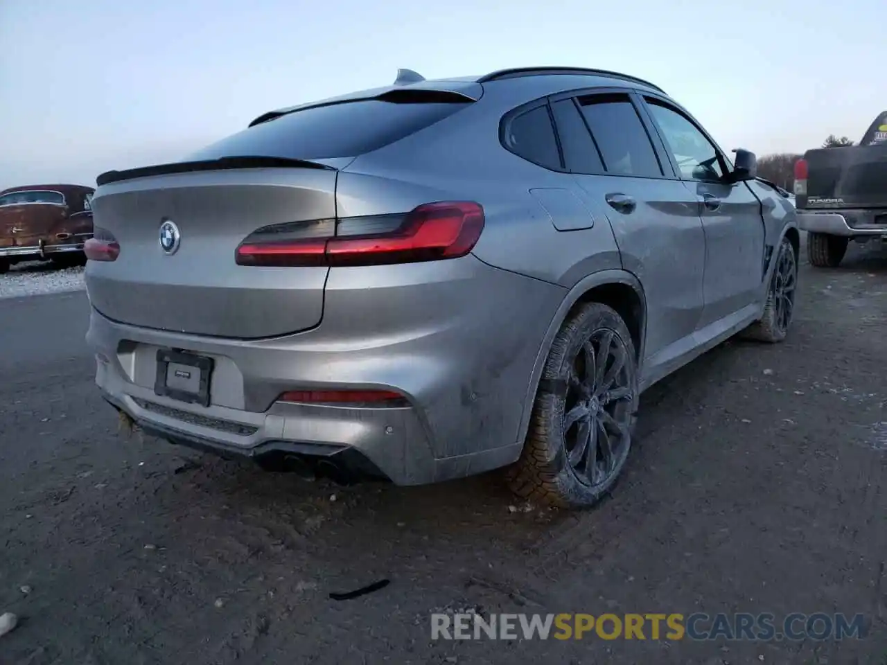 4 Photograph of a damaged car 5YMUJ0C00L9C47944 BMW X4 2020