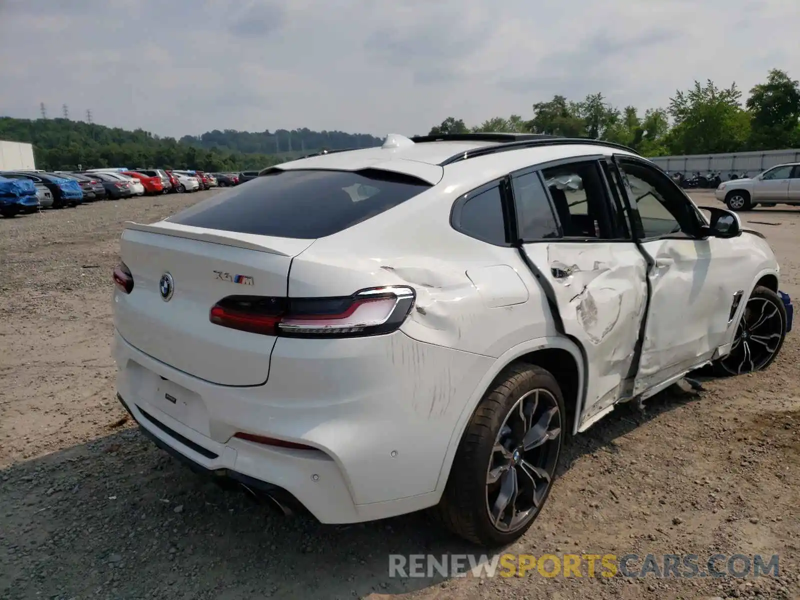 4 Photograph of a damaged car 5YMUJ0C02LLU67196 BMW X4 2020