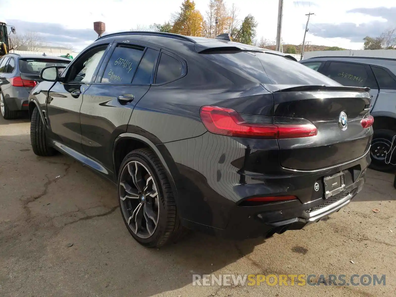 3 Photograph of a damaged car 5YMUJ0C03L9B67635 BMW X4 2020