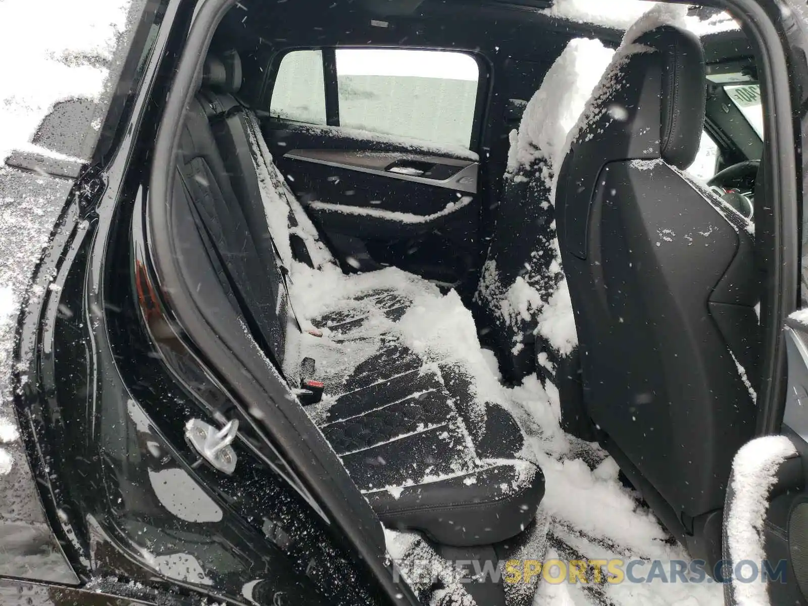 6 Photograph of a damaged car 5YMUJ0C03LLU67160 BMW X4 2020