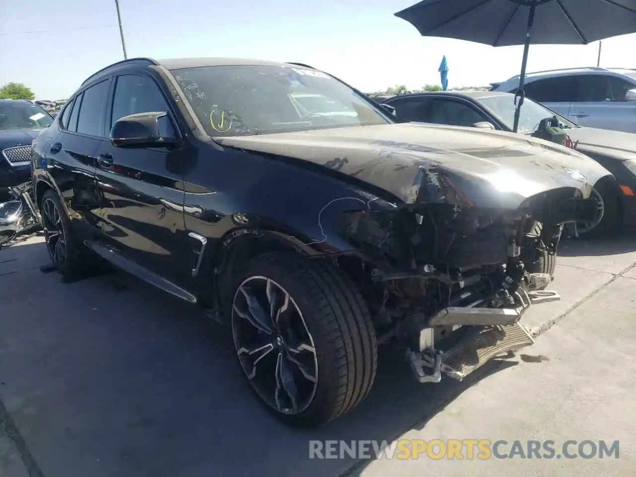 1 Photograph of a damaged car 5YMUJ0C04LLU67054 BMW X4 2020