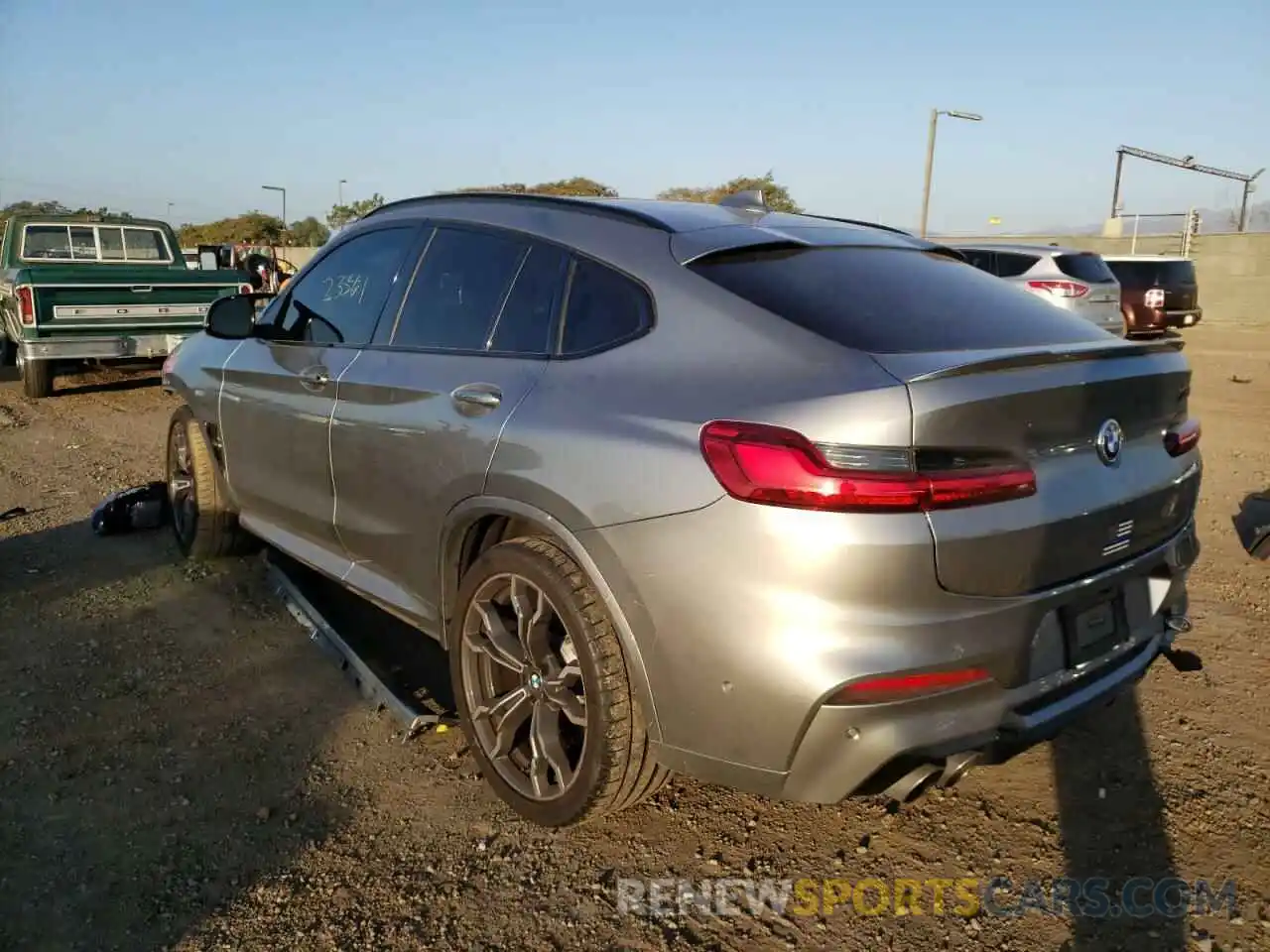 3 Photograph of a damaged car 5YMUJ0C06L9B53115 BMW X4 2020