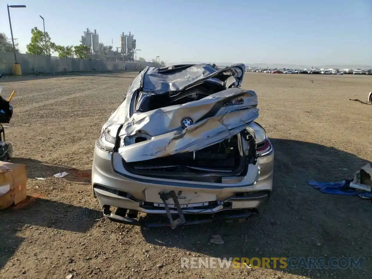 9 Photograph of a damaged car 5YMUJ0C08LLA99576 BMW X4 2020