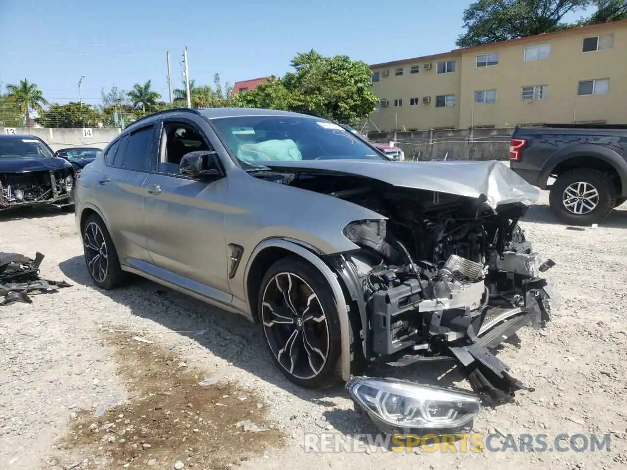 1 Photograph of a damaged car 5YMUJ0C0XL9C51421 BMW X4 2020