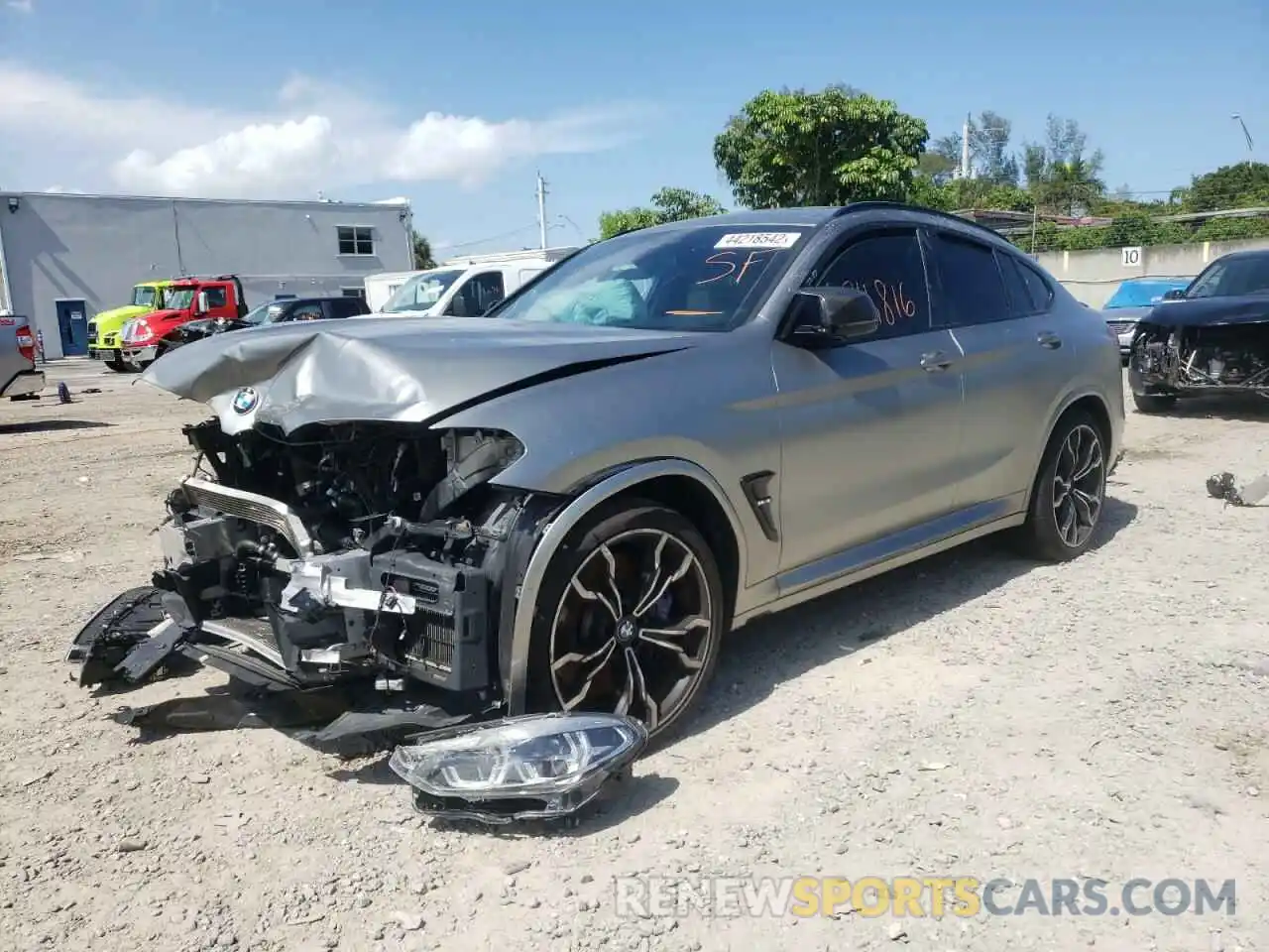 2 Photograph of a damaged car 5YMUJ0C0XL9C51421 BMW X4 2020