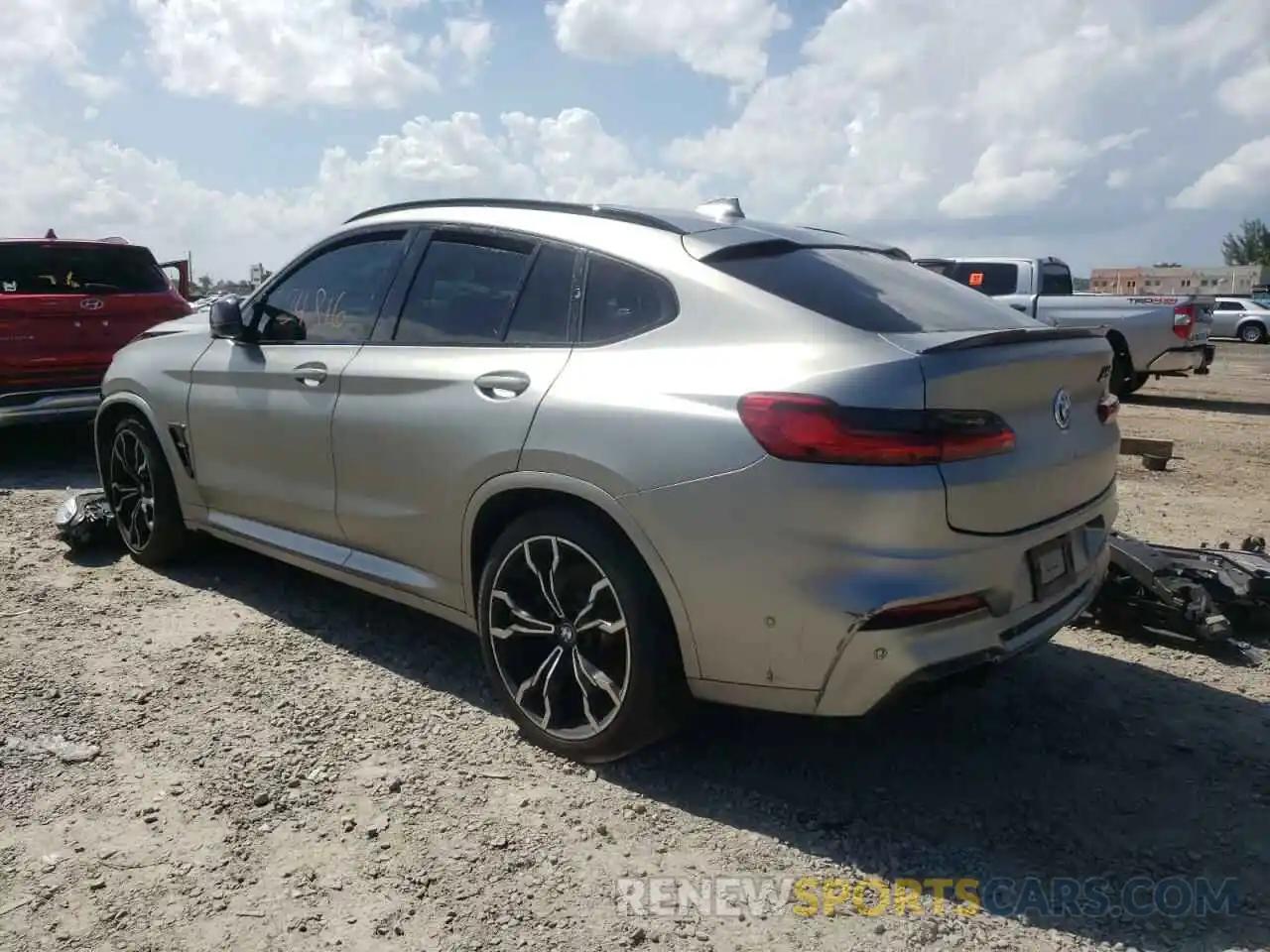 3 Photograph of a damaged car 5YMUJ0C0XL9C51421 BMW X4 2020