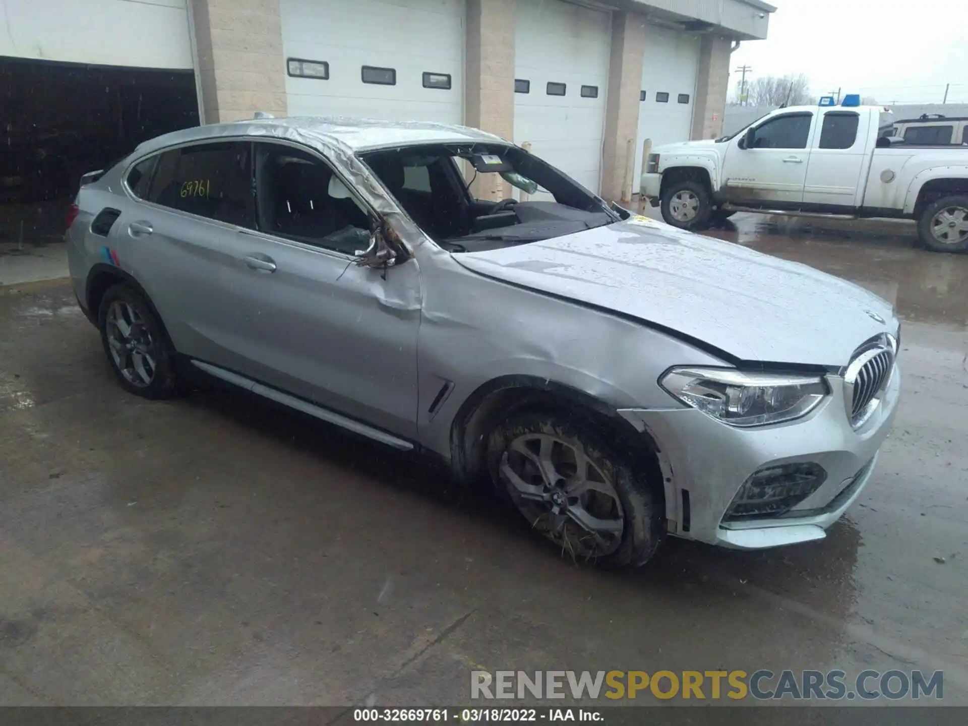 1 Photograph of a damaged car 5UX2V1C00M9E72925 BMW X4 2021