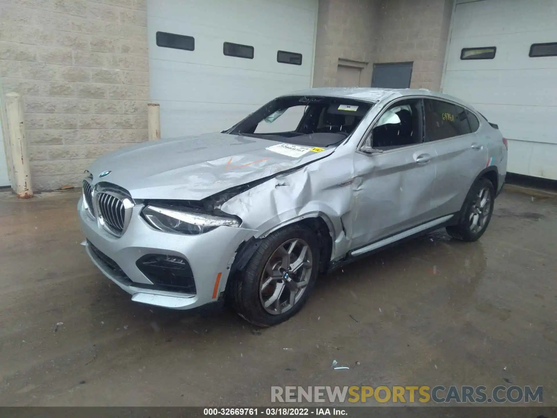 2 Photograph of a damaged car 5UX2V1C00M9E72925 BMW X4 2021