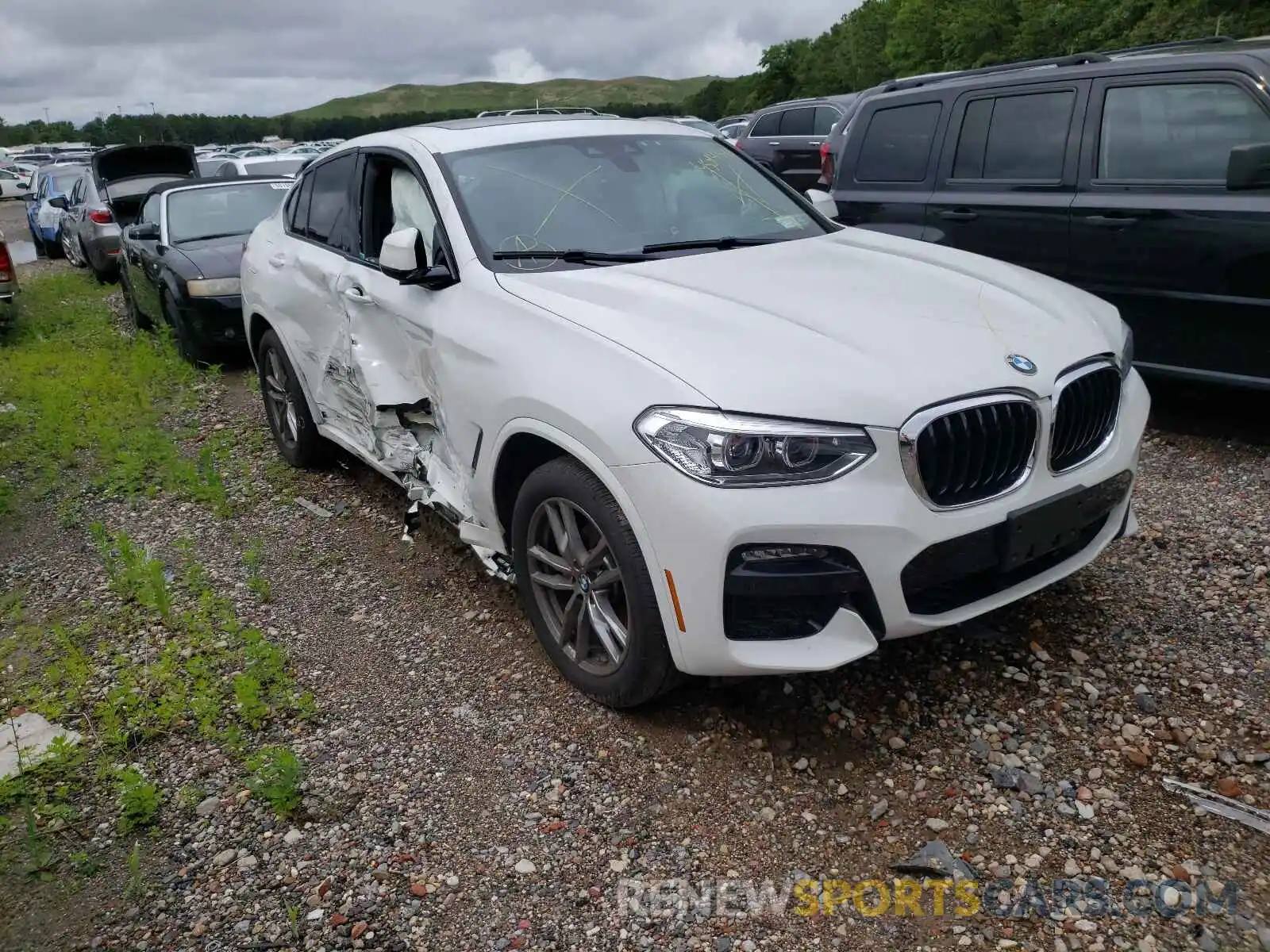 1 Photograph of a damaged car 5UX2V1C00M9F13005 BMW X4 2021