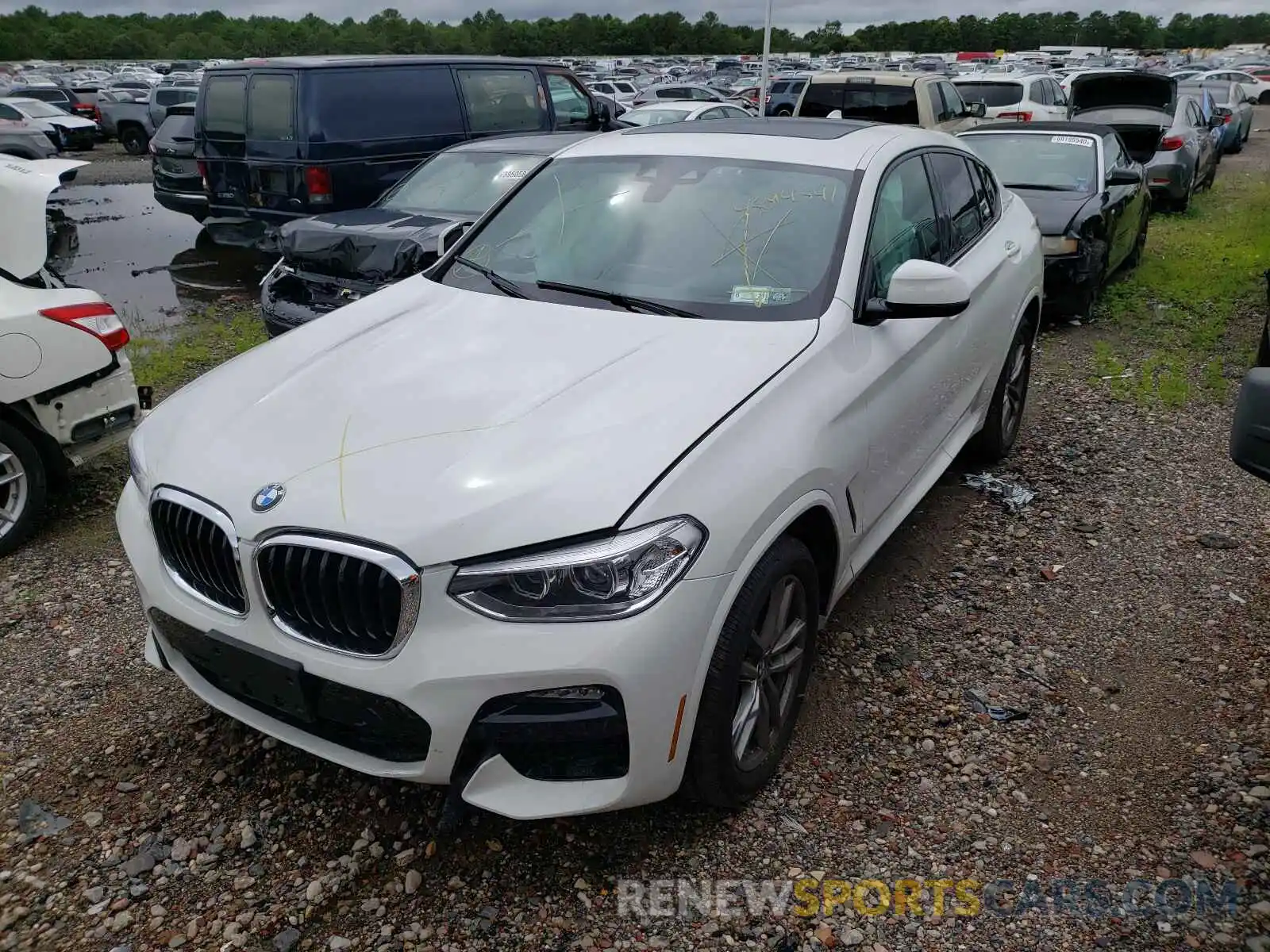 2 Photograph of a damaged car 5UX2V1C00M9F13005 BMW X4 2021