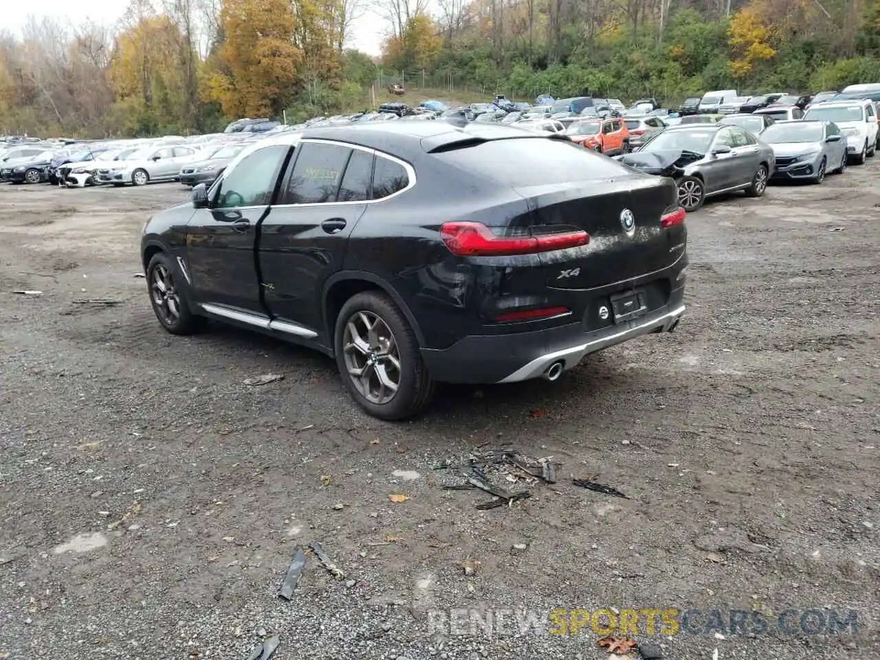 3 Photograph of a damaged car 5UX2V1C01M9D87222 BMW X4 2021