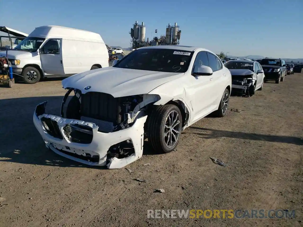 2 Photograph of a damaged car 5UX2V1C01M9E83013 BMW X4 2021