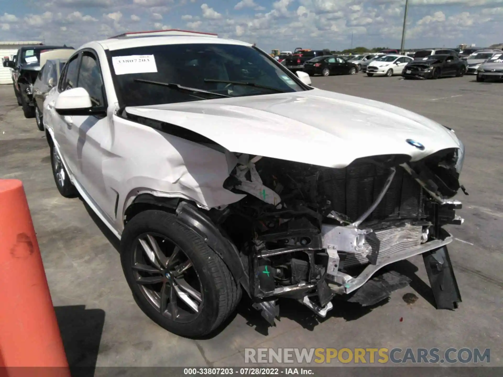 1 Photograph of a damaged car 5UX2V1C01M9E93301 BMW X4 2021